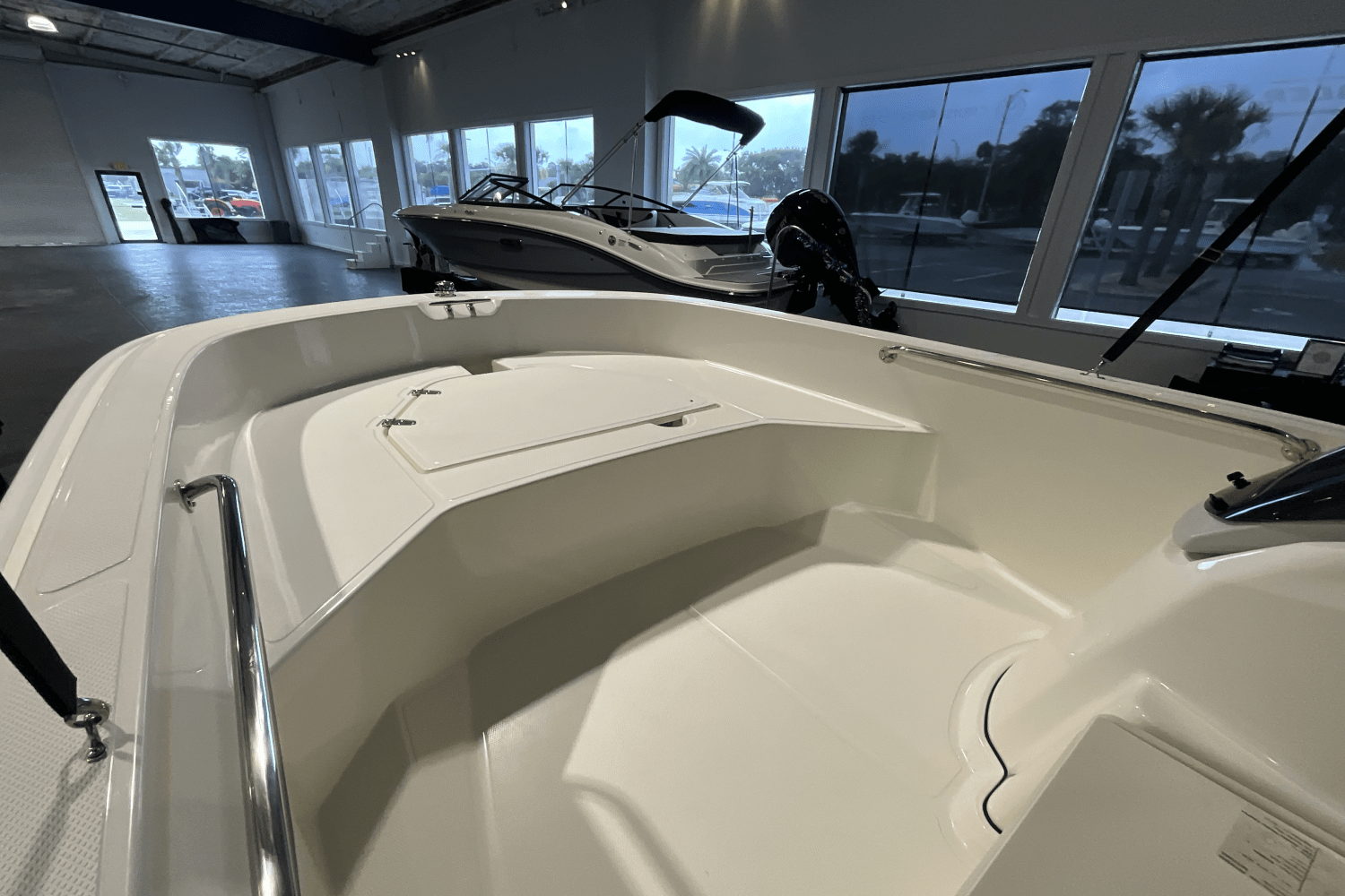 Slide: The Image of Boston Whaler 160 Super Sport 2025 - 34