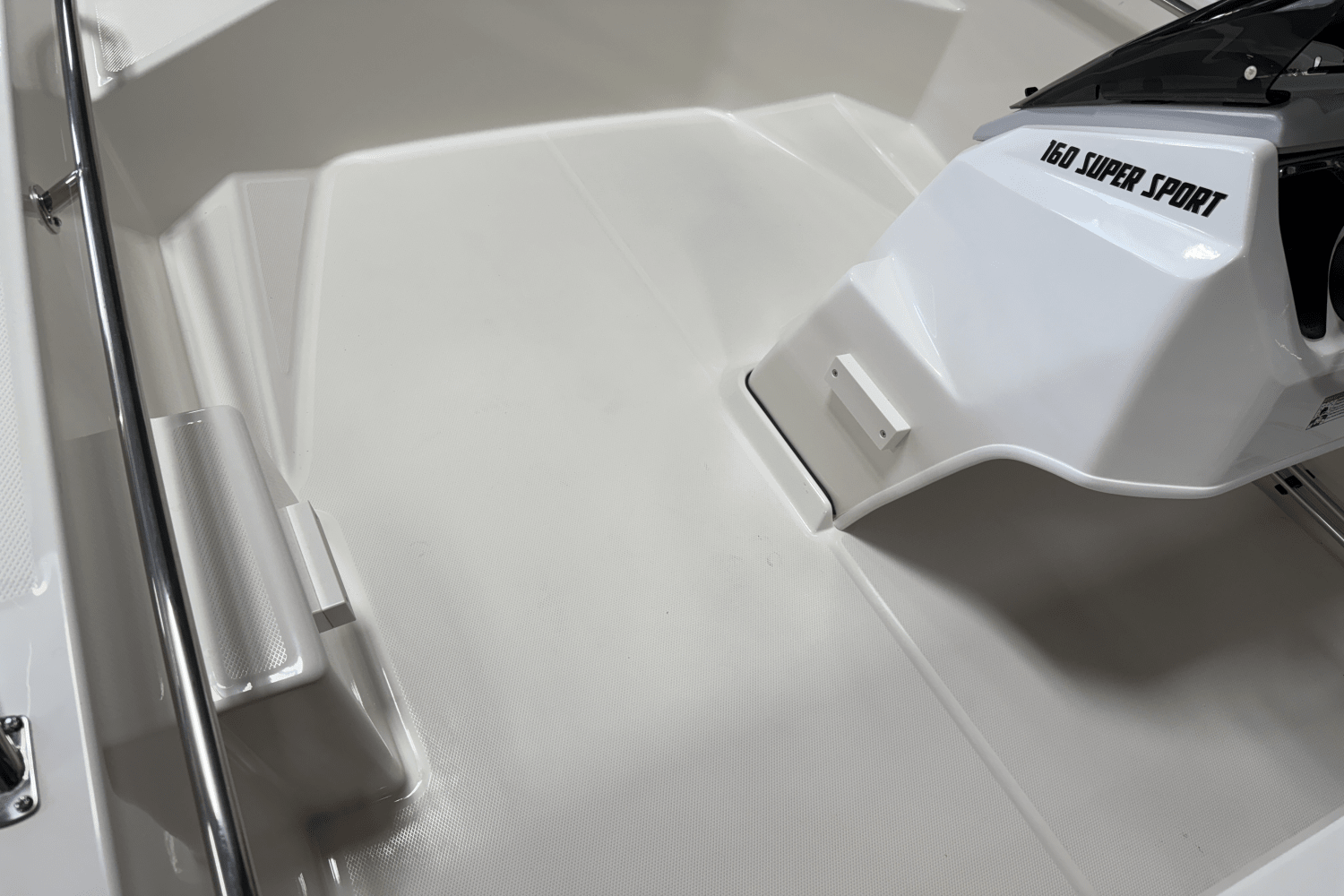 Slide: The Image of Boston Whaler 160 Super Sport 2025 - 35