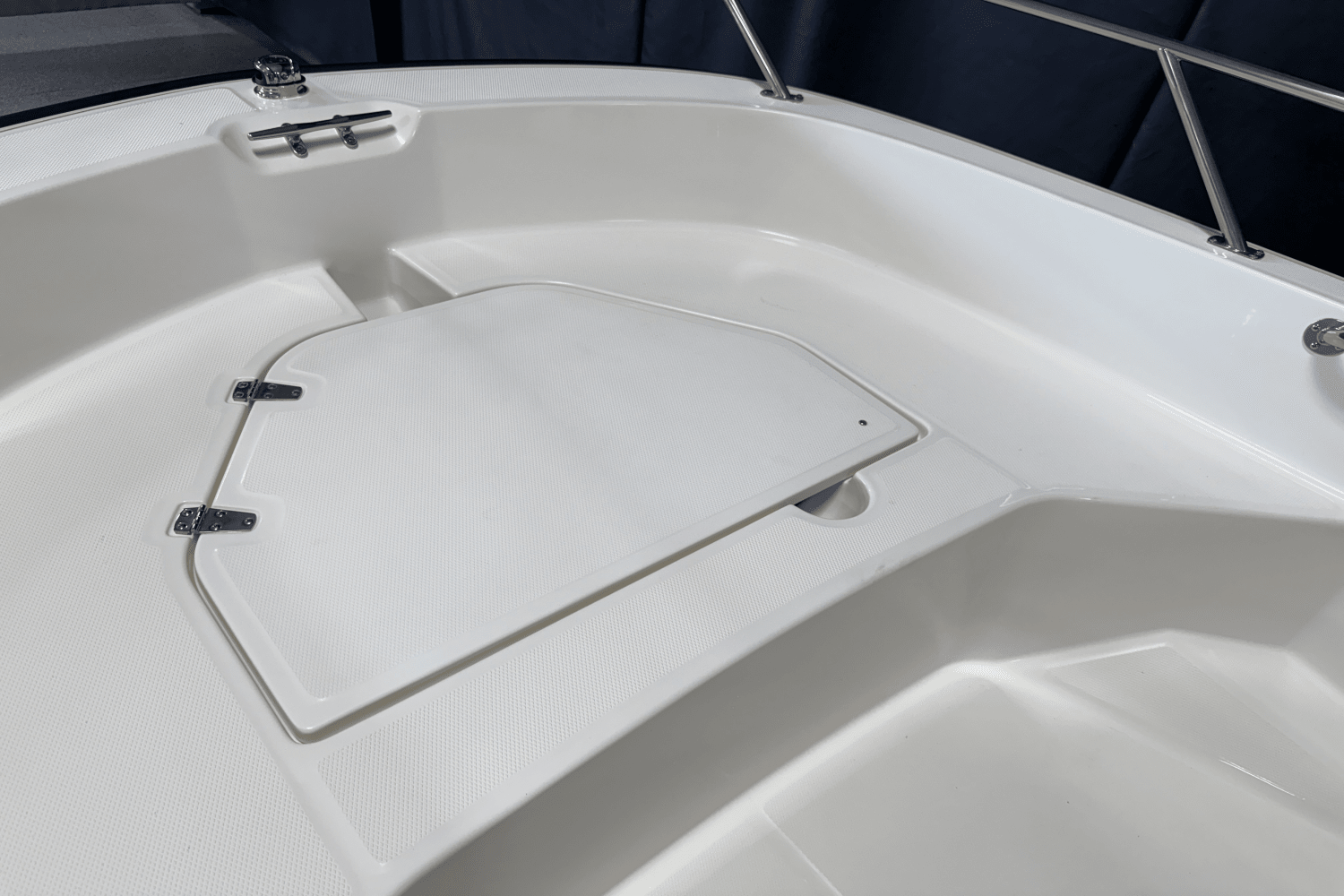Slide: The Image of Boston Whaler 160 Super Sport 2025 - 38