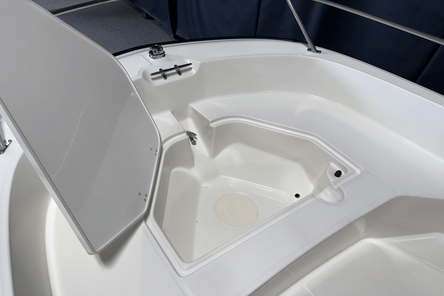 Slide: The Image of Boston Whaler 160 Super Sport 2025 - 39