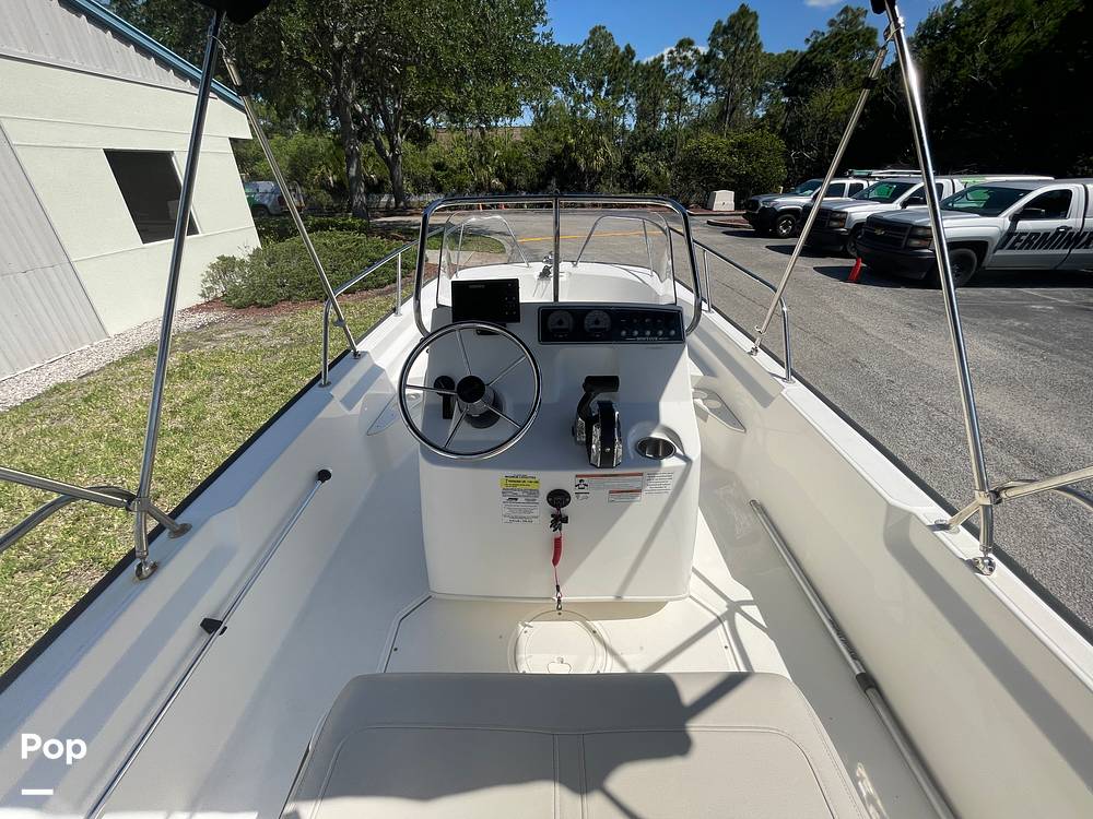 Slide: The Image of Boston Whaler 170 Montauk 2021 - 15357929