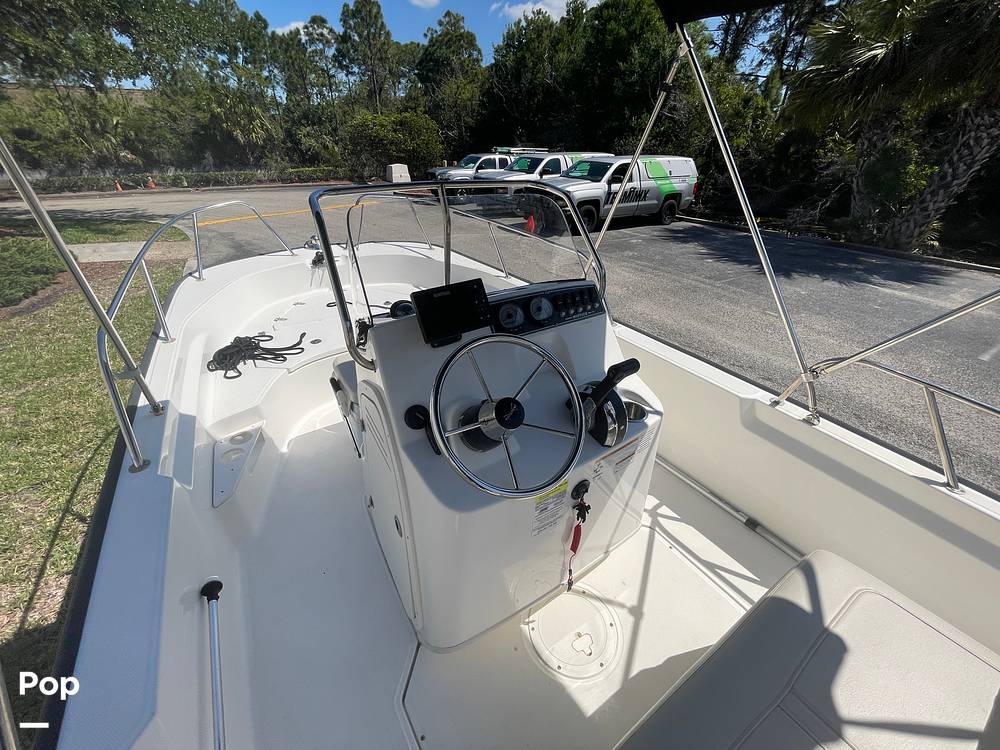 Slide: The Image of Boston Whaler 170 Montauk 2021 - 15357930