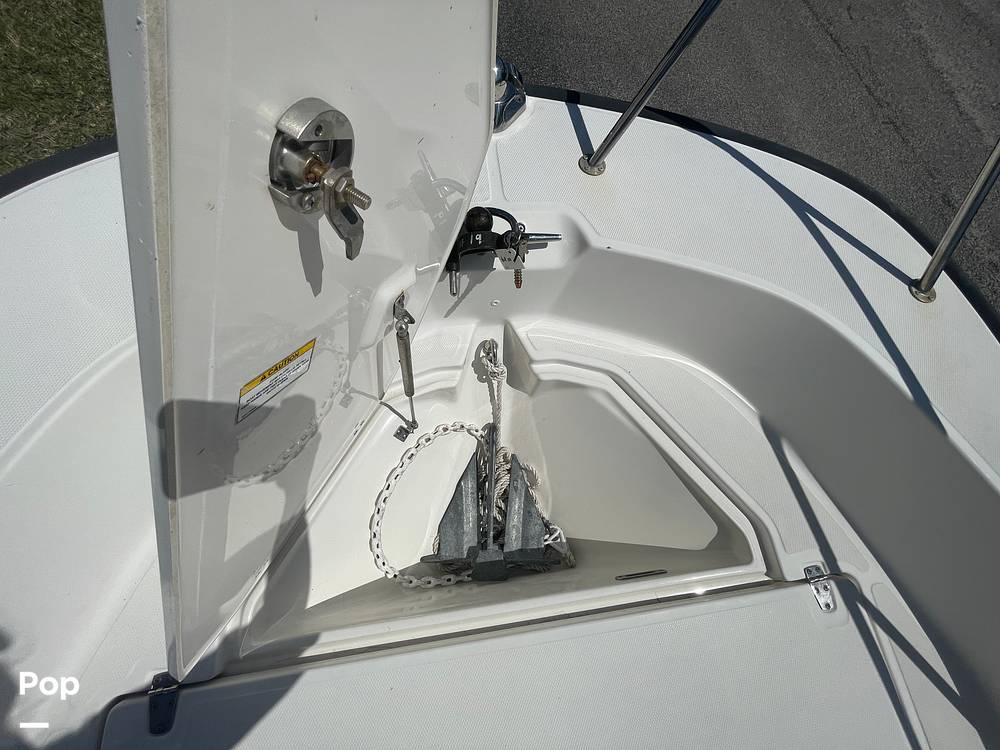 Slide: The Image of Boston Whaler 170 Montauk 2021 - 15357950