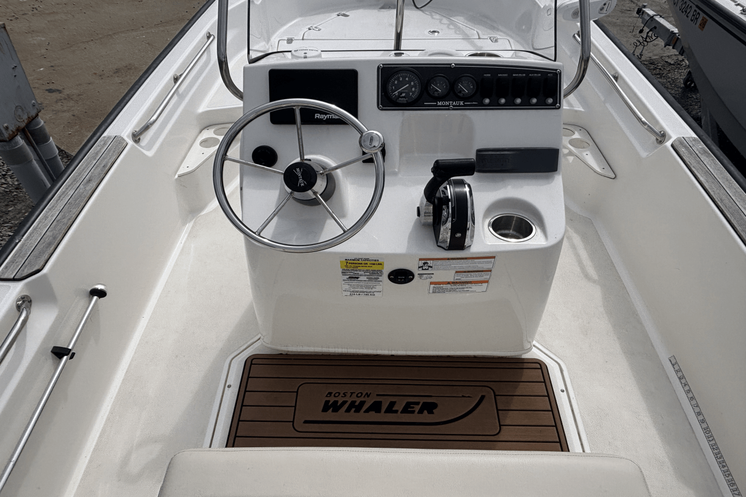 Slide: The Image of Boston Whaler 170 MONTAUK 2021 - 9