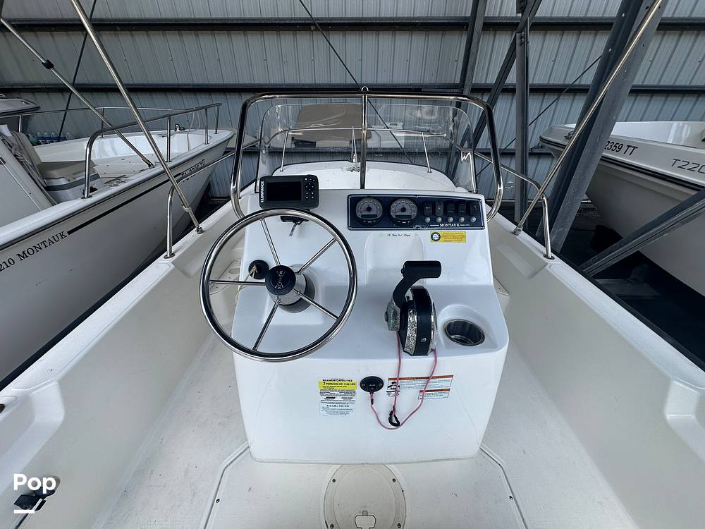 Slide: The Image of Boston Whaler 170 Montauk 2022 - 15585098