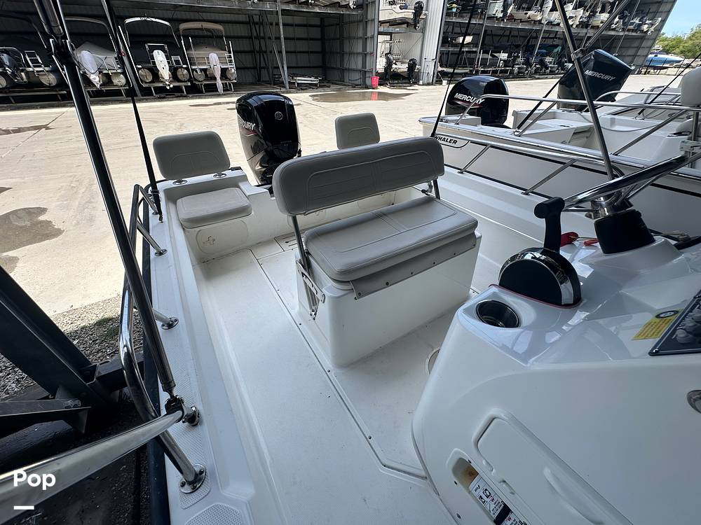 Slide: The Image of Boston Whaler 170 Montauk 2022 - 15585120