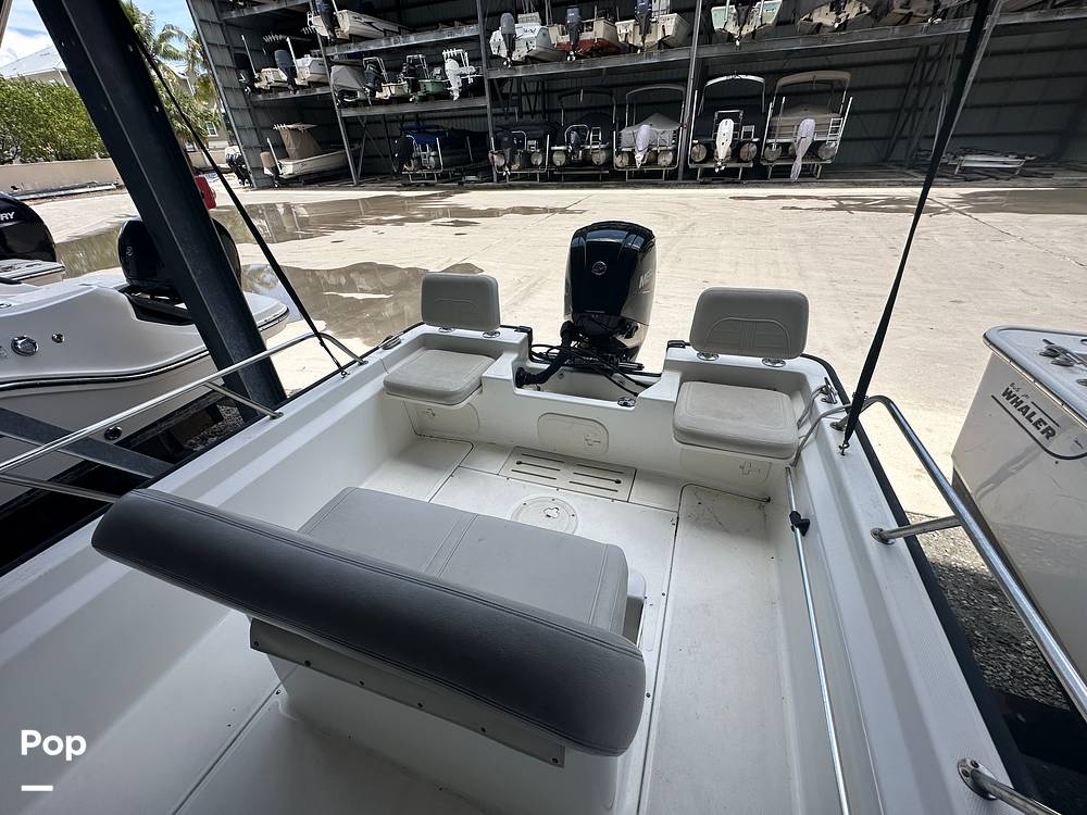 Slide: The Image of Boston Whaler 170 Montauk 2022 - 15585096