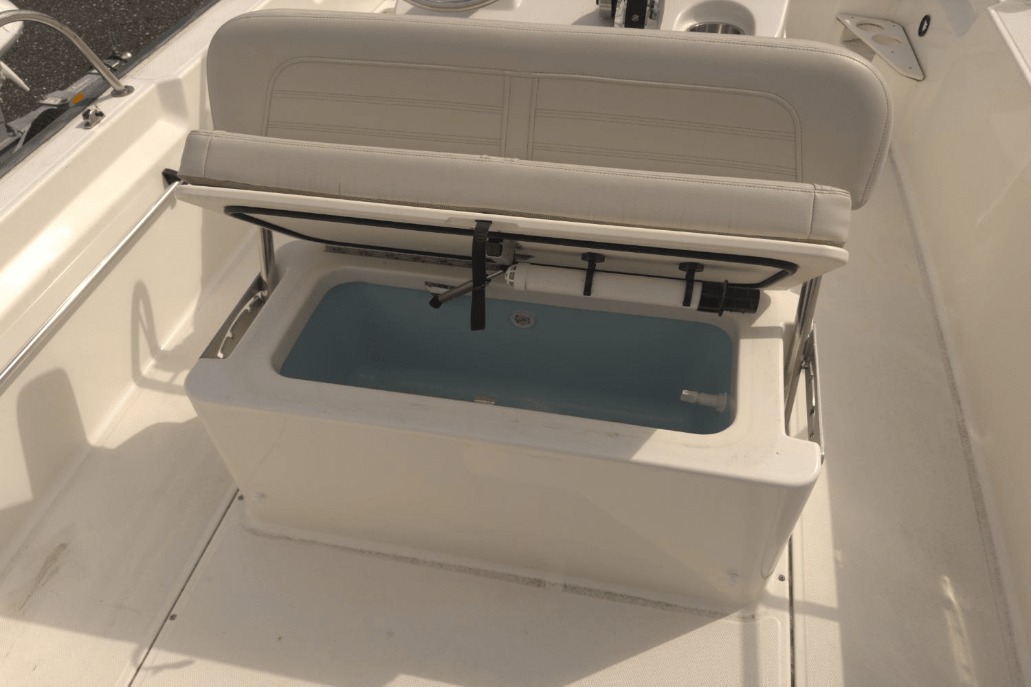 Slide: The Image of Boston Whaler 170 MONTAUK 2022 - 8