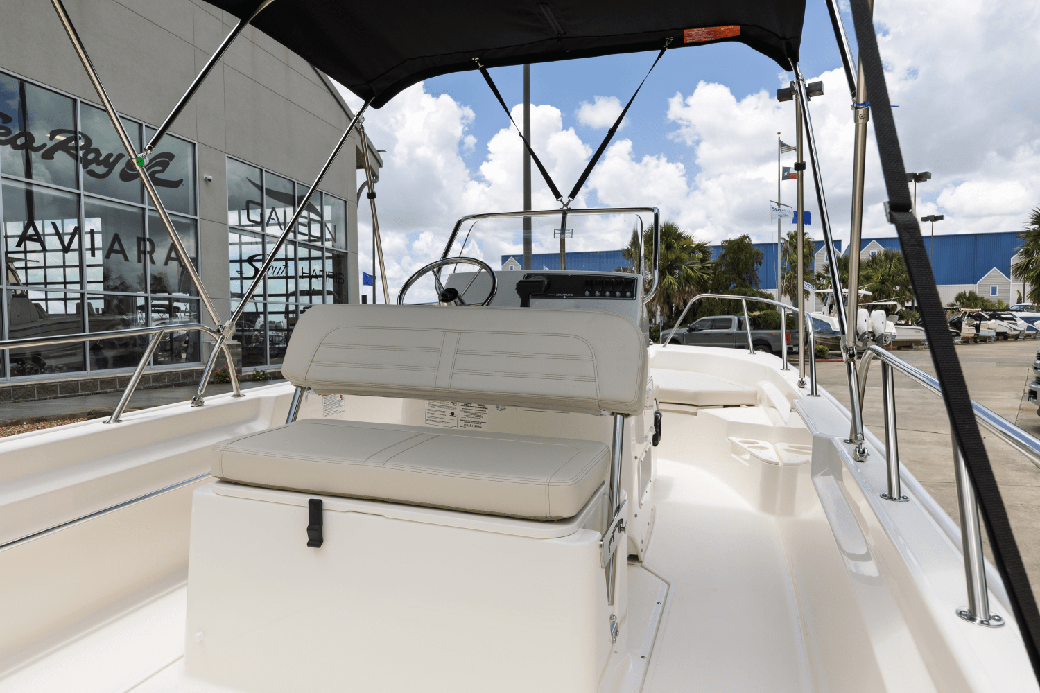Slide: The Image of Boston Whaler 170 Montauk 2025 - 10