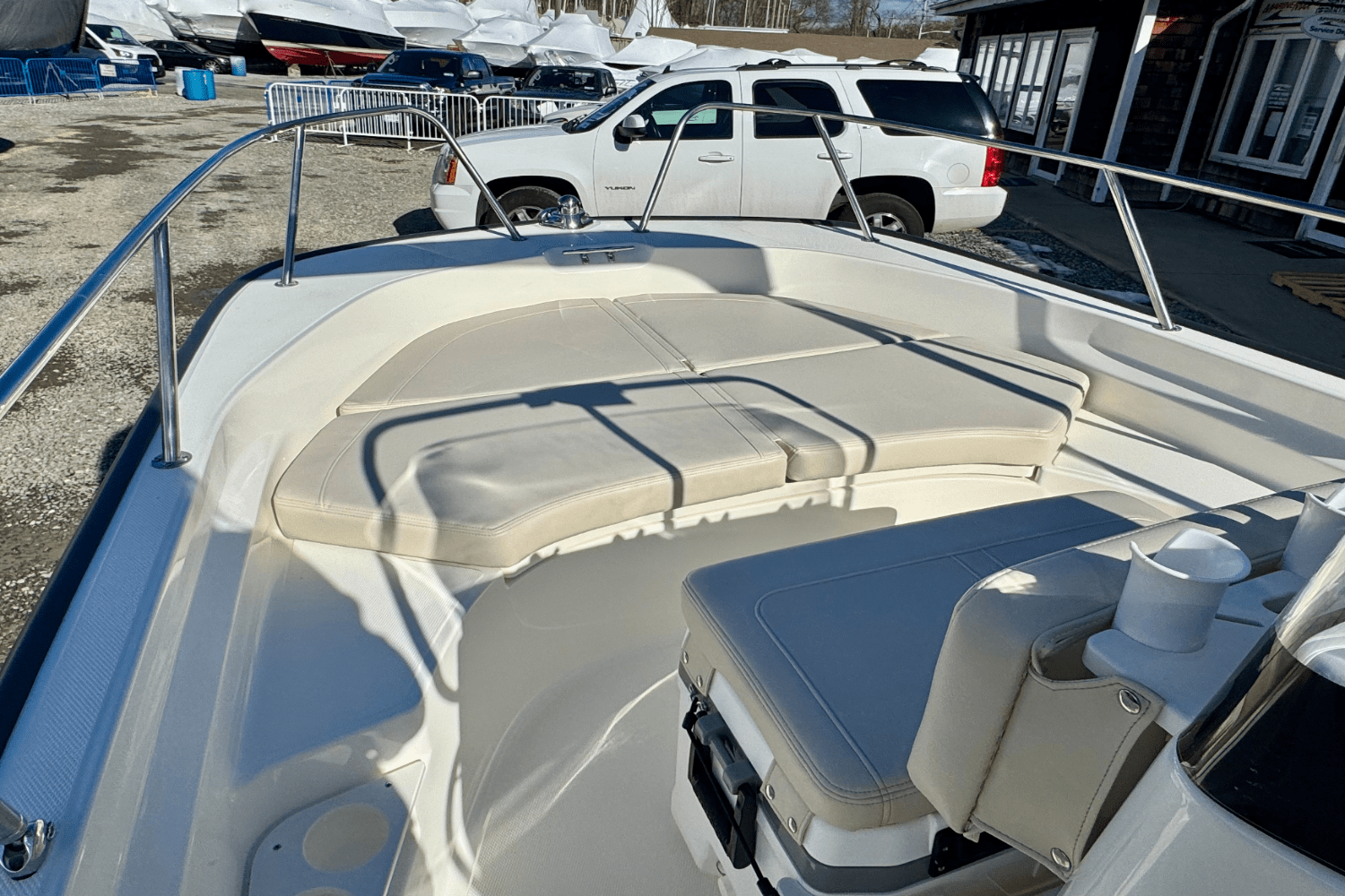 Slide: The Image of Boston Whaler 170 Montauk 2025 - 12
