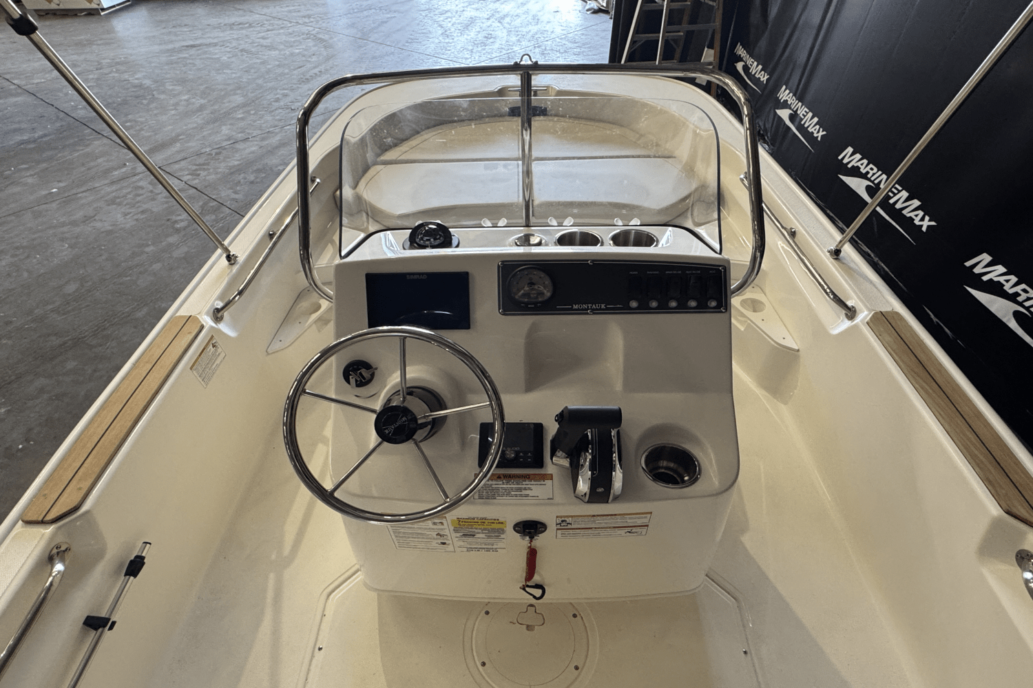 Slide: The Image of Boston Whaler 170 Montauk 2025 - 12