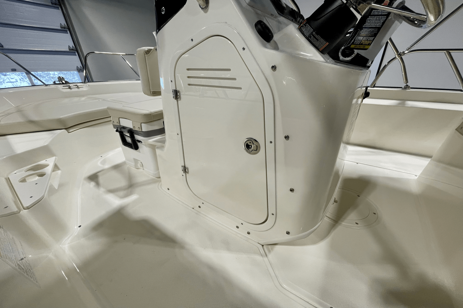 Slide: The Image of Boston Whaler 170 Montauk 2025 - 13