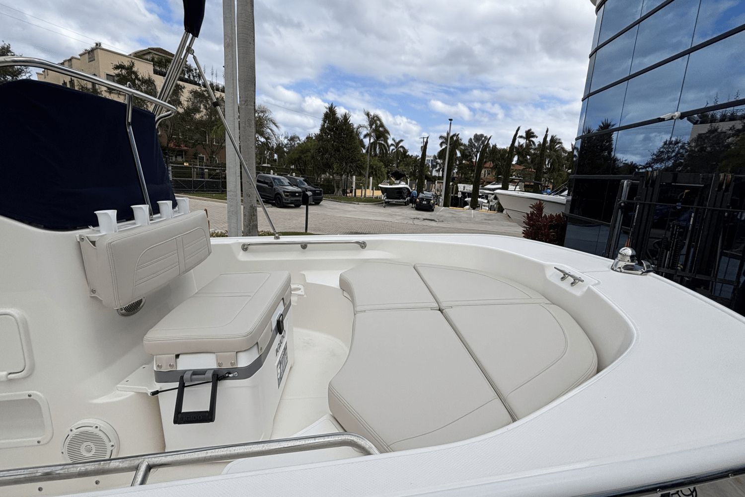 Slide: The Image of Boston Whaler 170 Montauk 2025 - 14