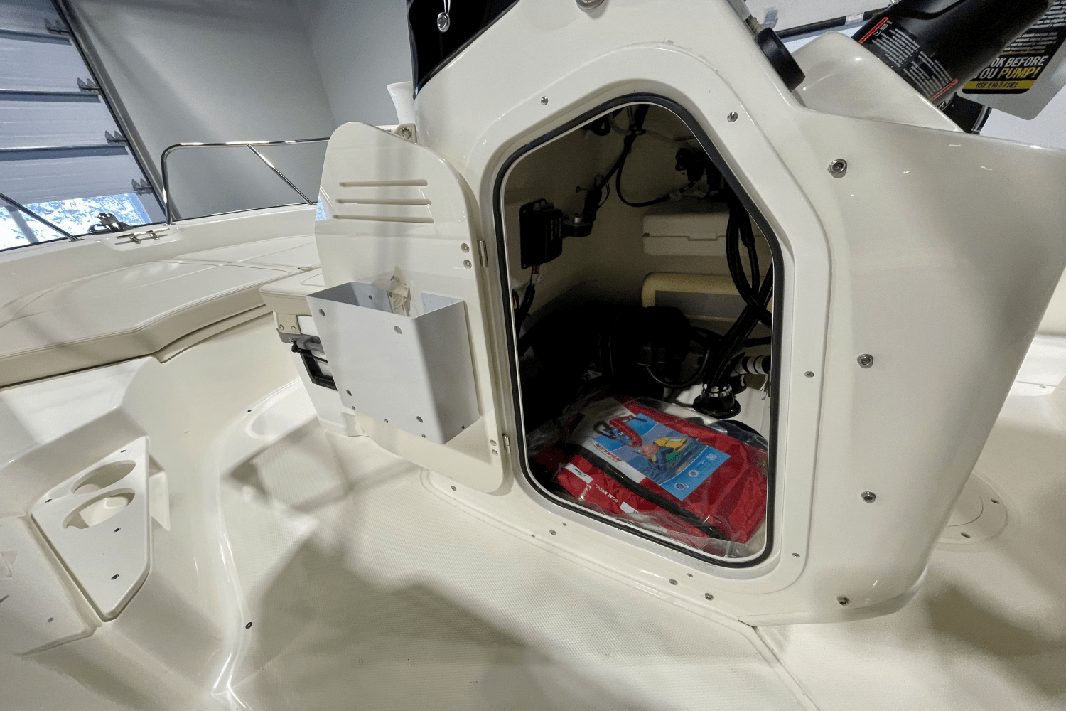 Slide: The Image of Boston Whaler 170 Montauk 2025 - 14