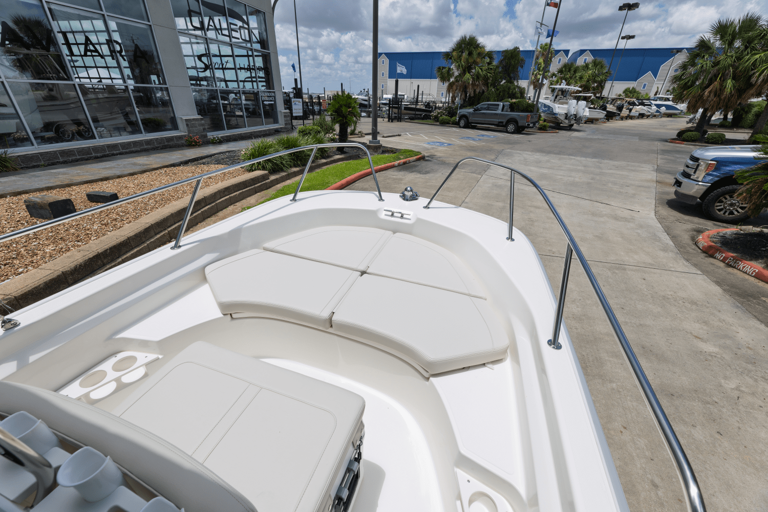 Slide: The Image of Boston Whaler 170 Montauk 2025 - 16