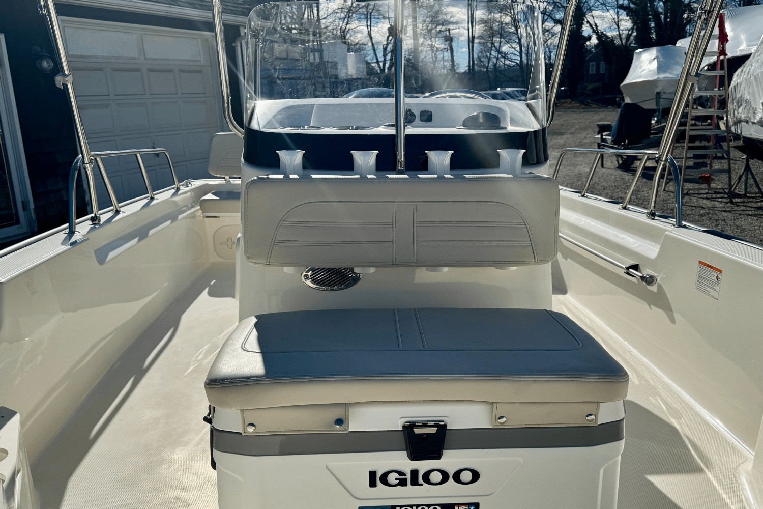 Slide: The Image of Boston Whaler 170 Montauk 2025 - 16