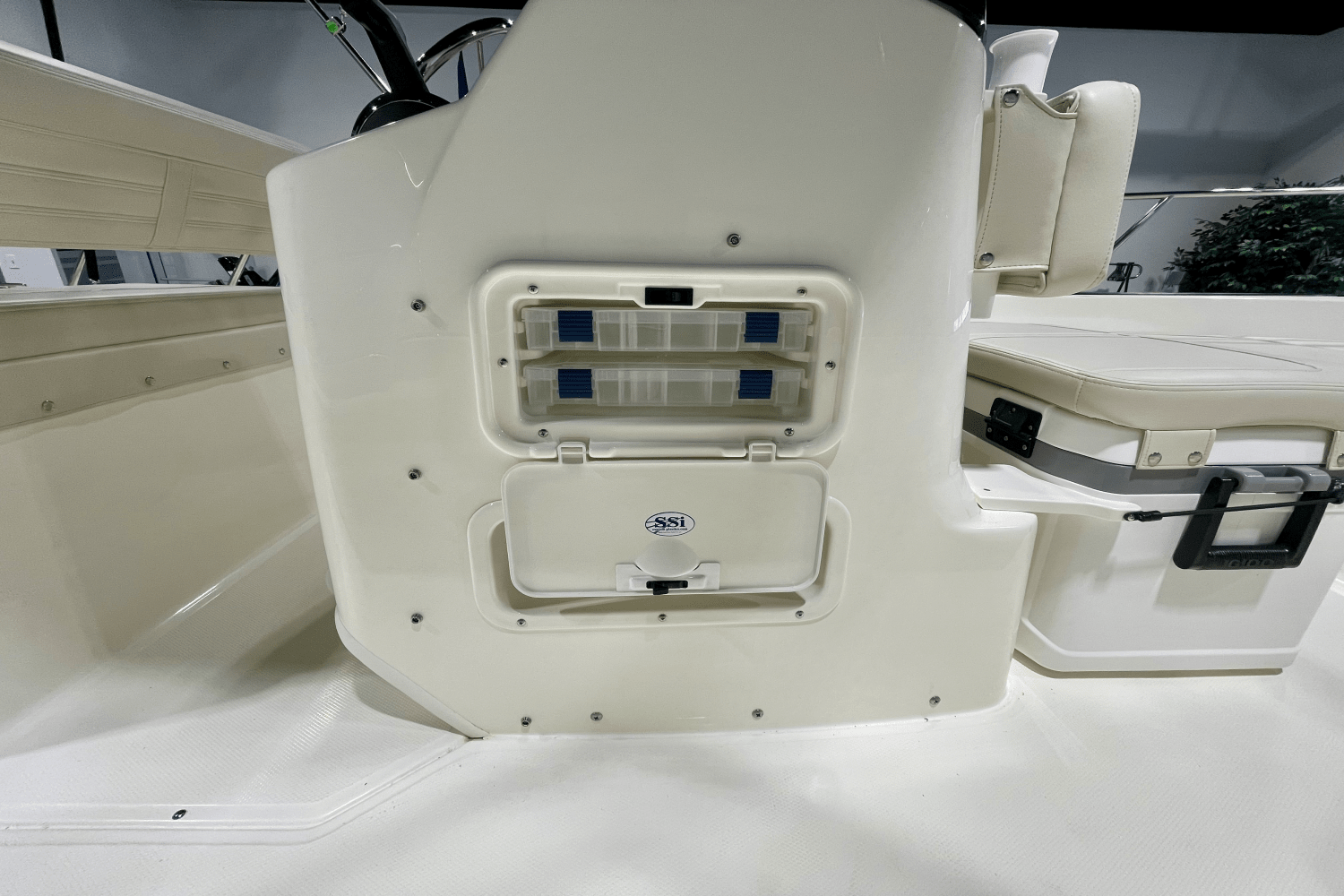 Slide: The Image of Boston Whaler 170 Montauk 2025 - 16