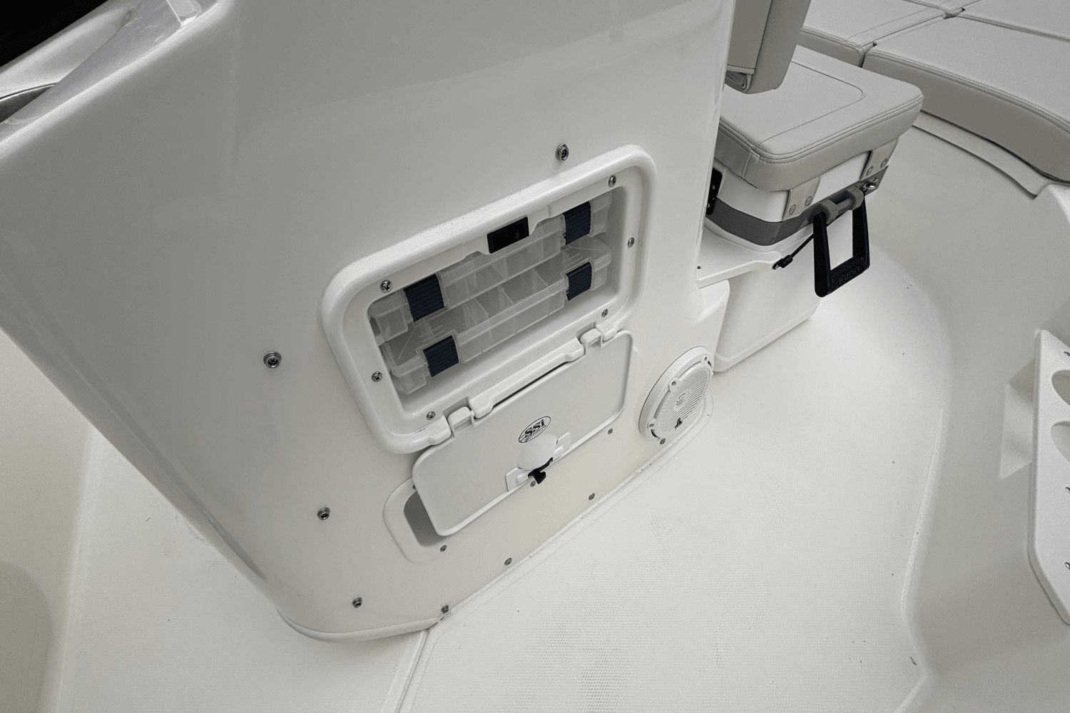 Slide: The Image of Boston Whaler 170 Montauk 2025 - 17