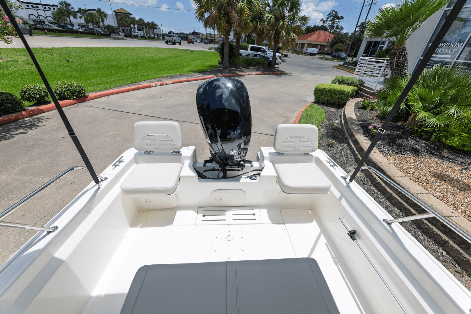 Slide: The Image of Boston Whaler 170 Montauk 2025 - 17