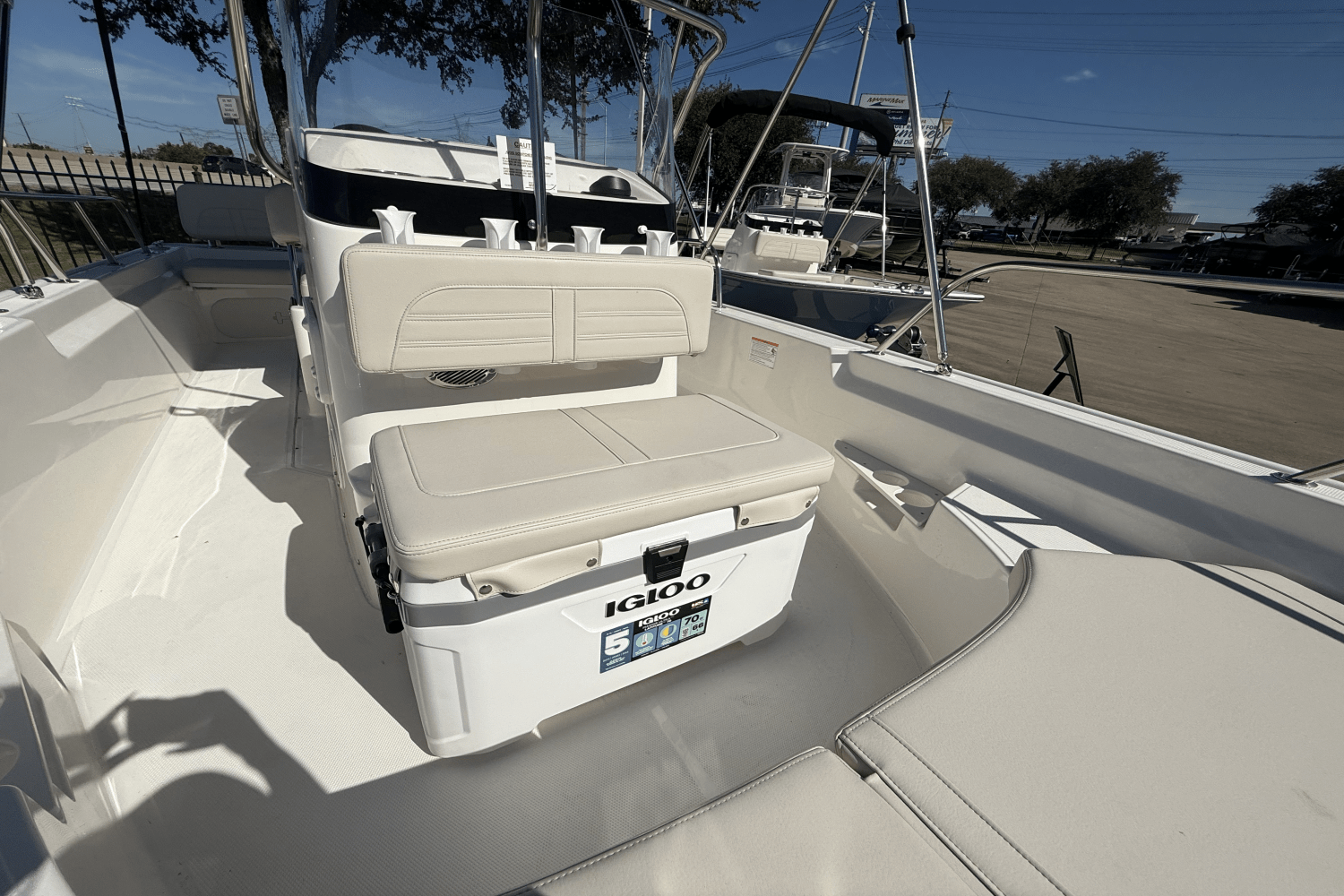 Slide: The Image of Boston Whaler 170 Montauk 2025 - 17