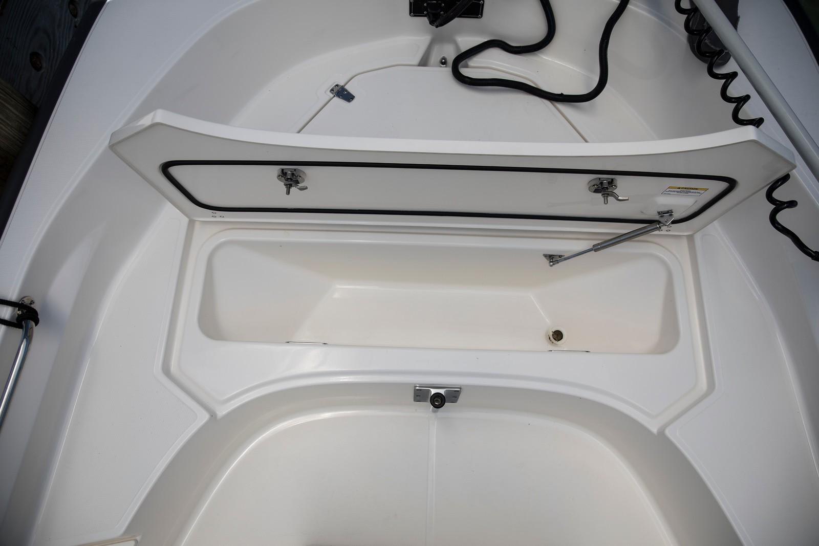 Slide: The Image of Boston Whaler 170 Montauk 2025 - 18