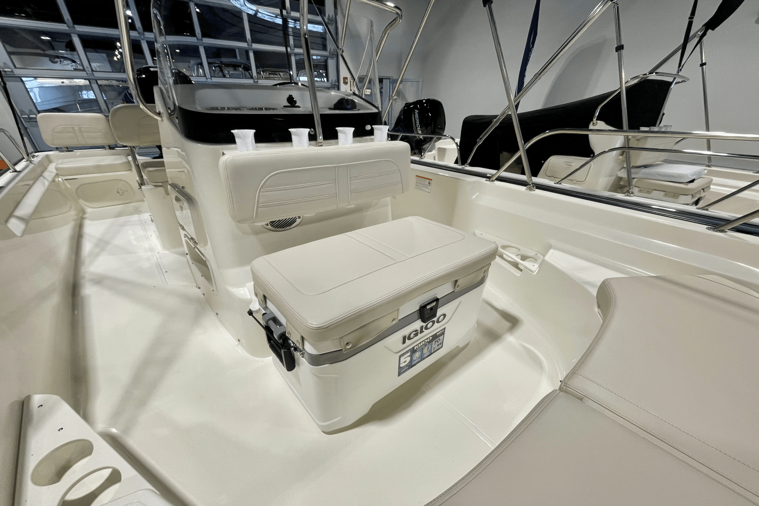 Slide: The Image of Boston Whaler 170 Montauk 2025 - 18