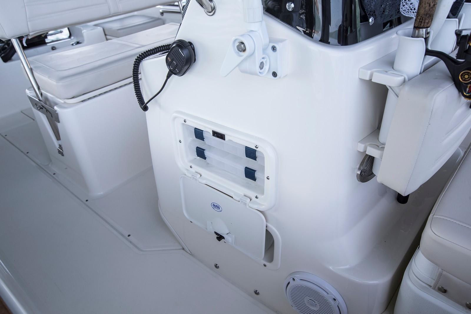 Slide: The Image of Boston Whaler 170 Montauk 2026 - 15