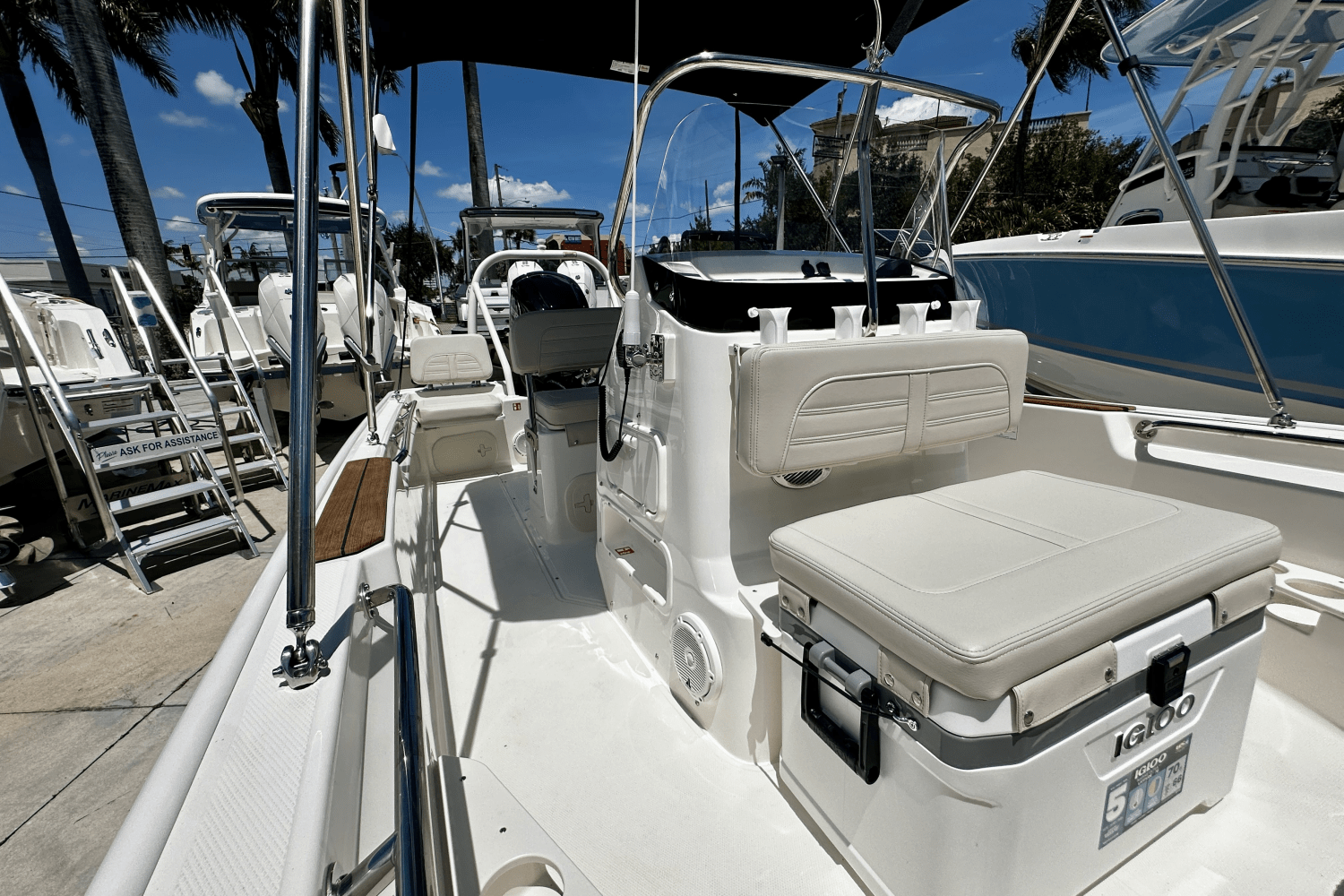 Slide: The Image of Boston Whaler 170 Montauk 2026 - 18