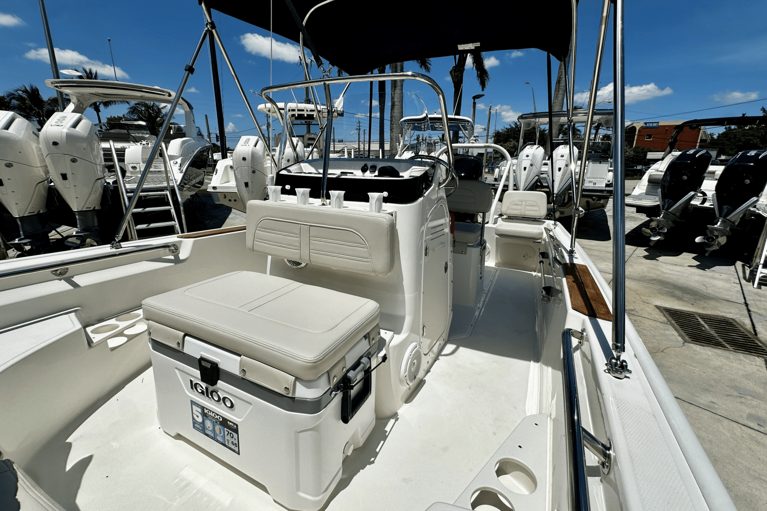 Slide: The Image of Boston Whaler 170 Montauk 2026 - 19