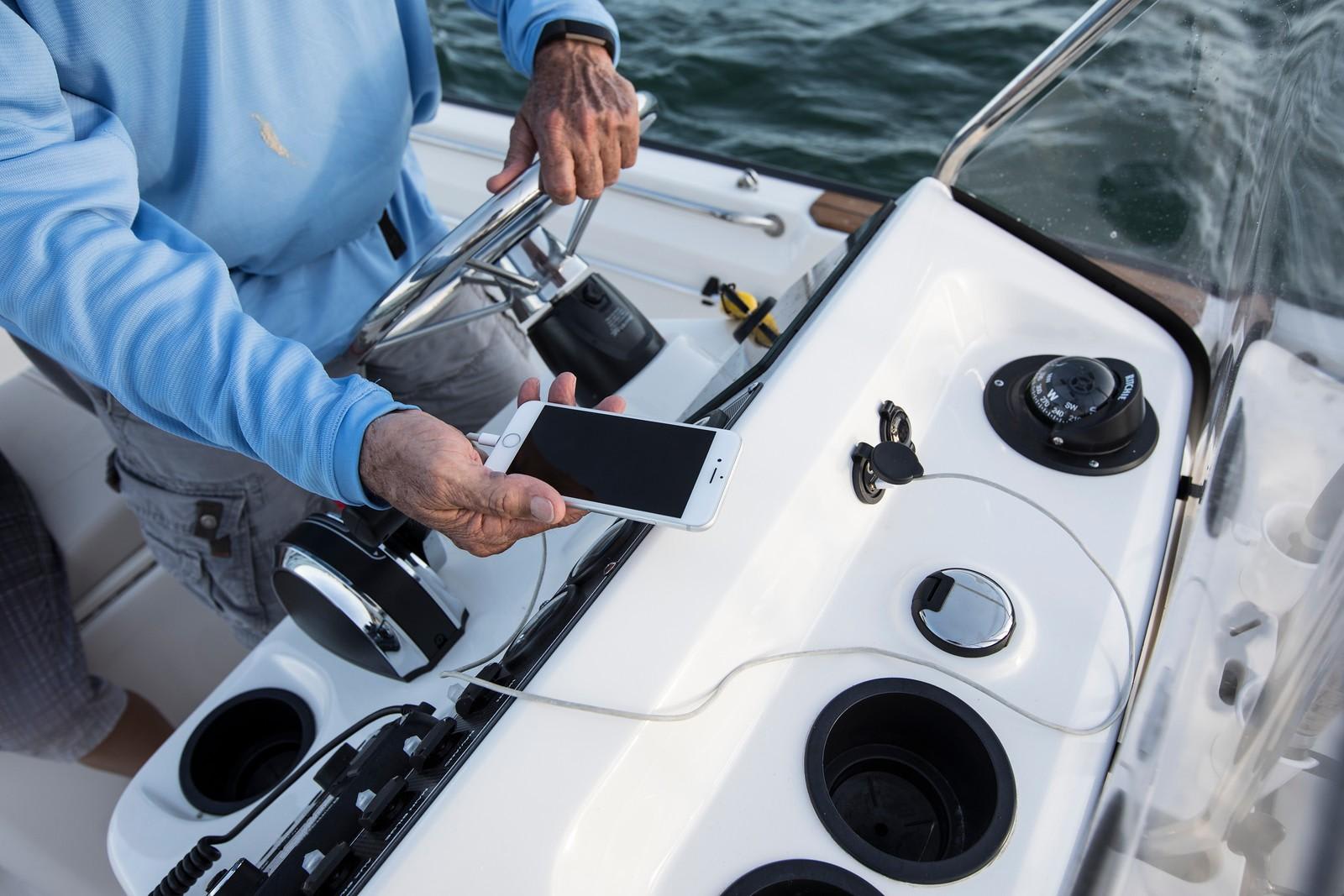 Slide: The Image of Boston Whaler 170 Montauk 2026 - 8