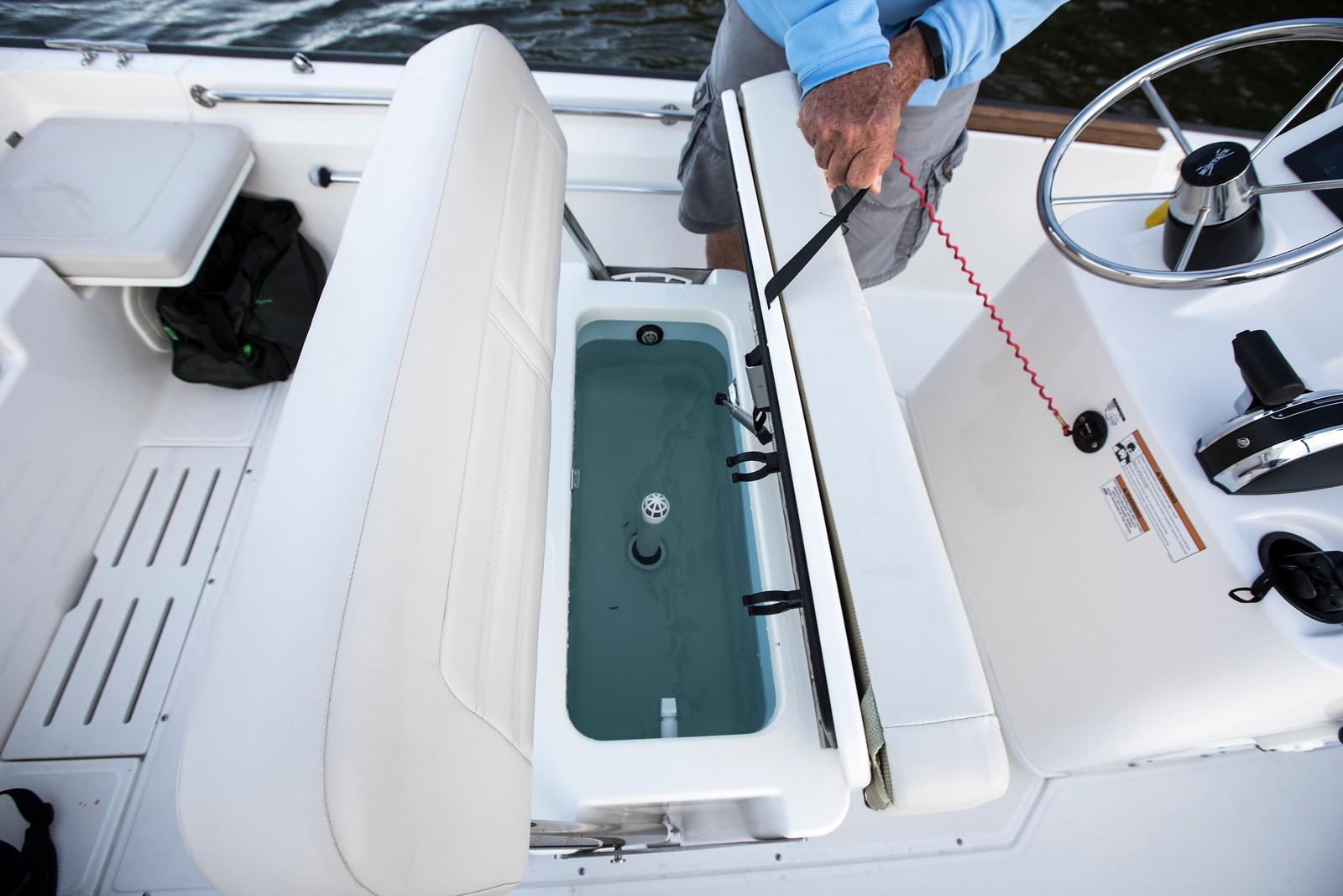 Slide: The Image of Boston Whaler 170 Montauk 2026 - 9