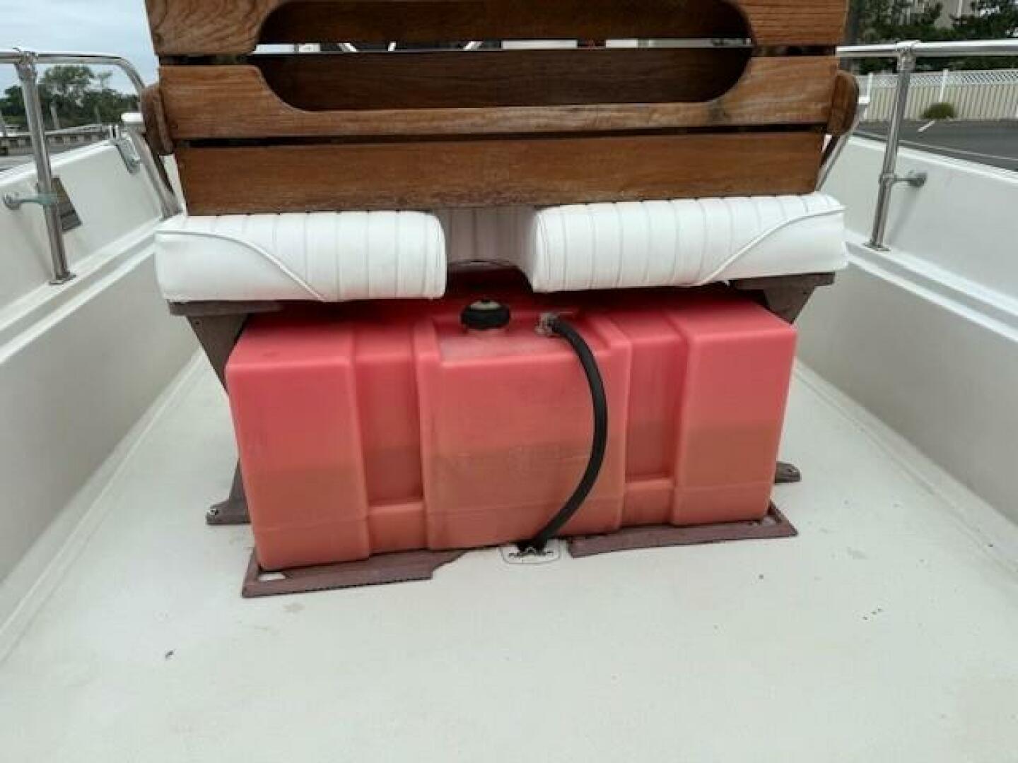 Slide: The Image of Boston Whaler 17 Montauk 1985 - 5568181