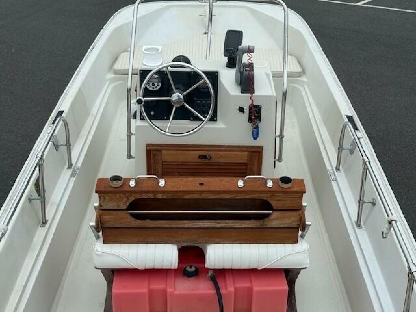 Slide: The Image of Boston Whaler 17 Montauk 1985 - 5568186