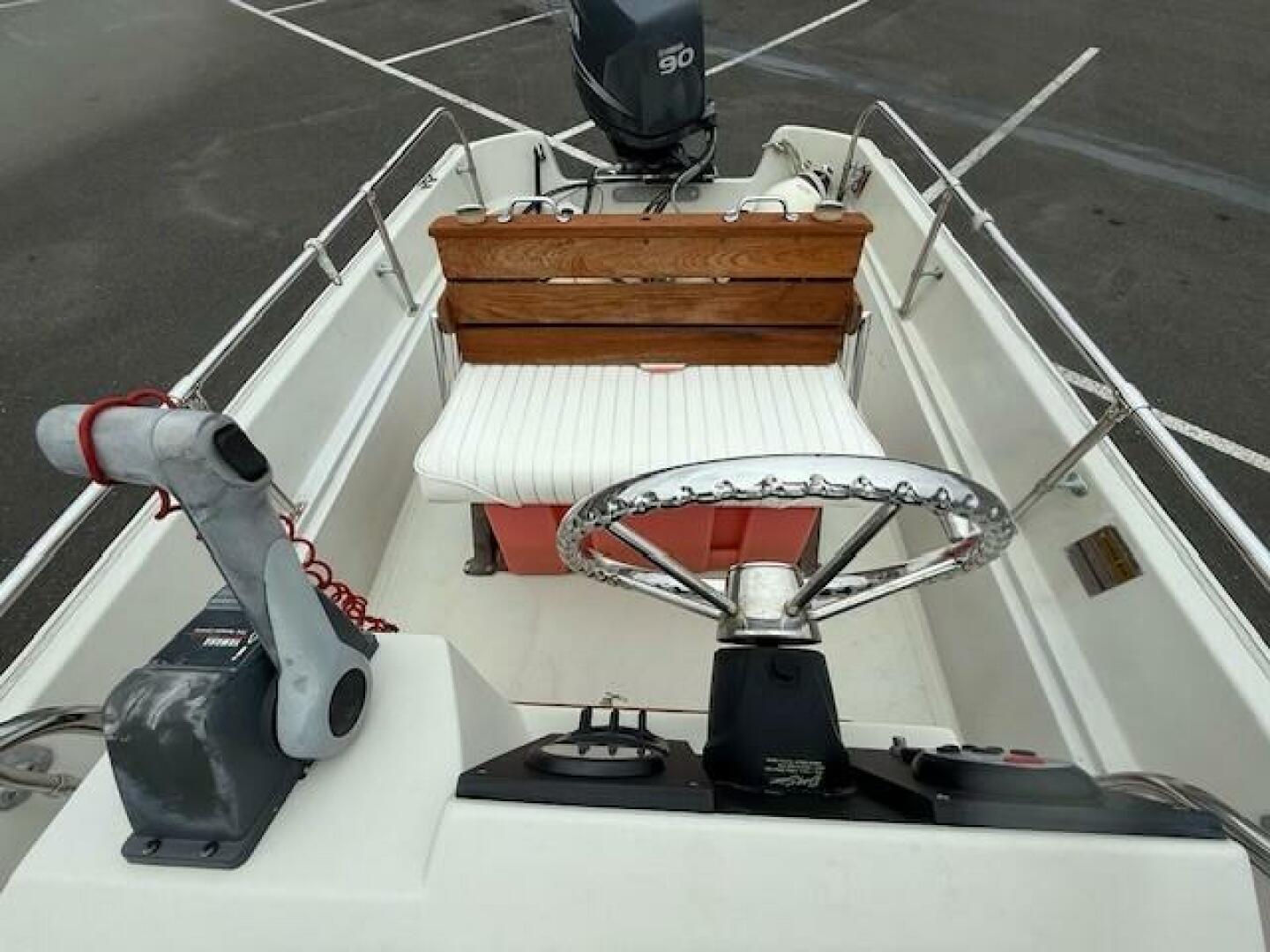 Slide: The Image of Boston Whaler 17 Montauk 1985 - 5568187
