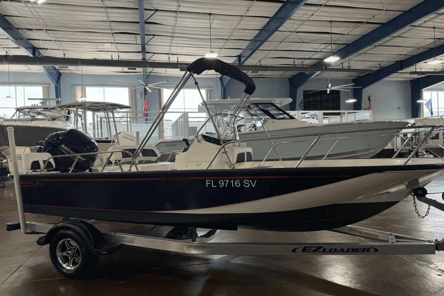 Slide: The Image of Boston Whaler 17 MONTAUK 2021 - 0