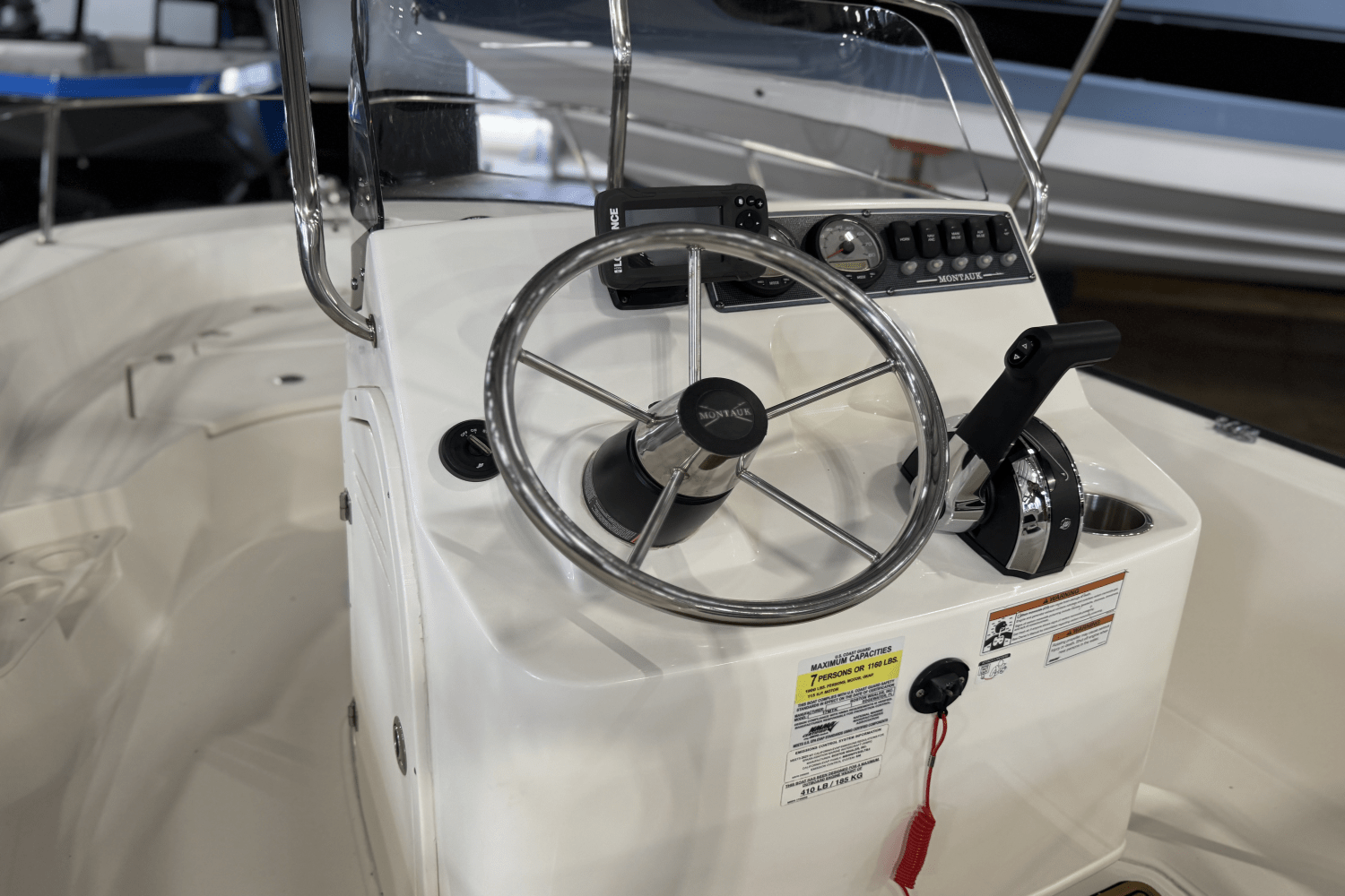 Slide: The Image of Boston Whaler 17 MONTAUK 2021 - 4