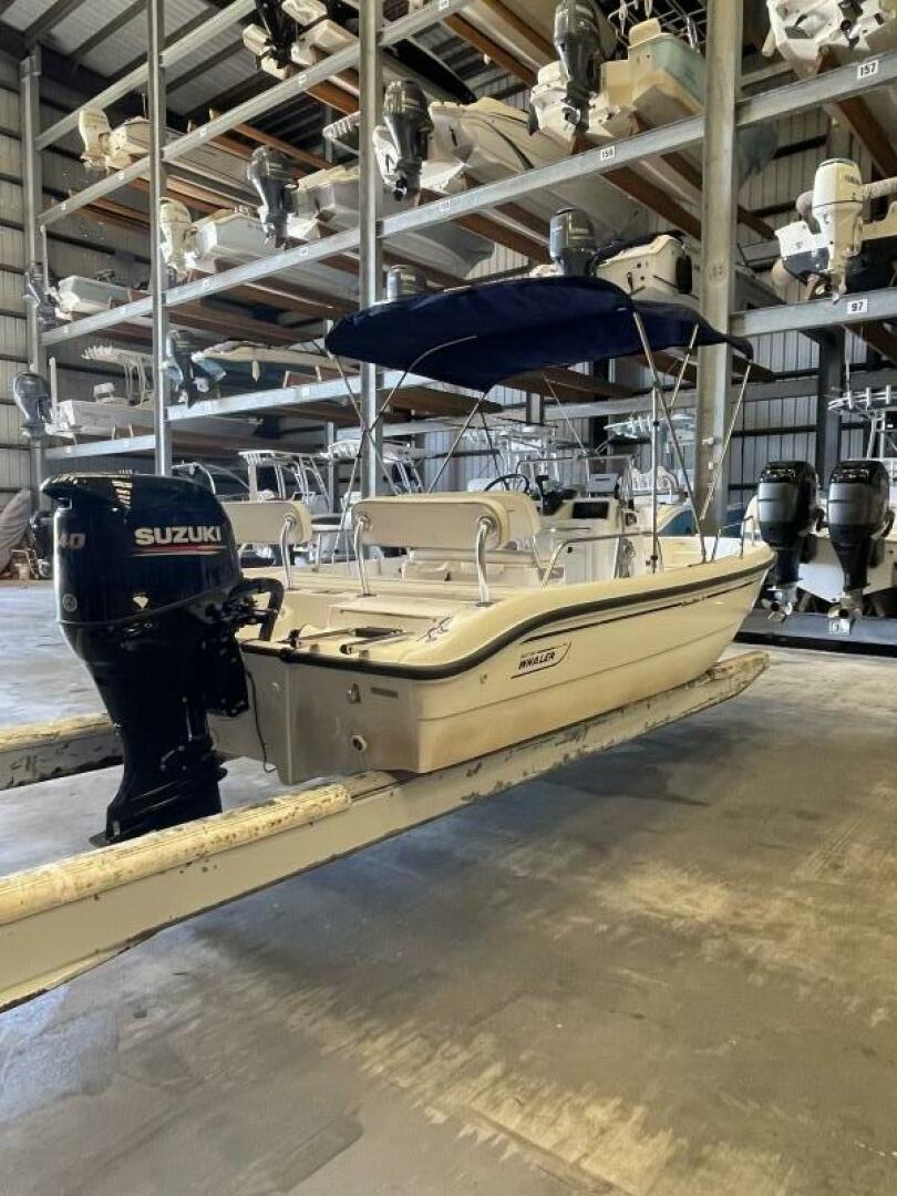 Slide: The Image of Boston Whaler 18 2000 - 4050477