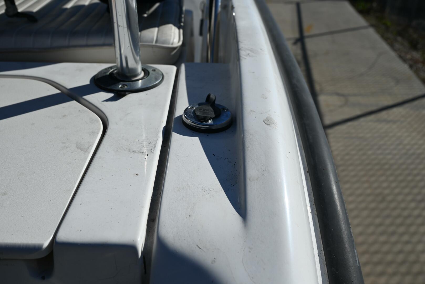 Slide: The Image of Boston Whaler 18 2000 - 4050149