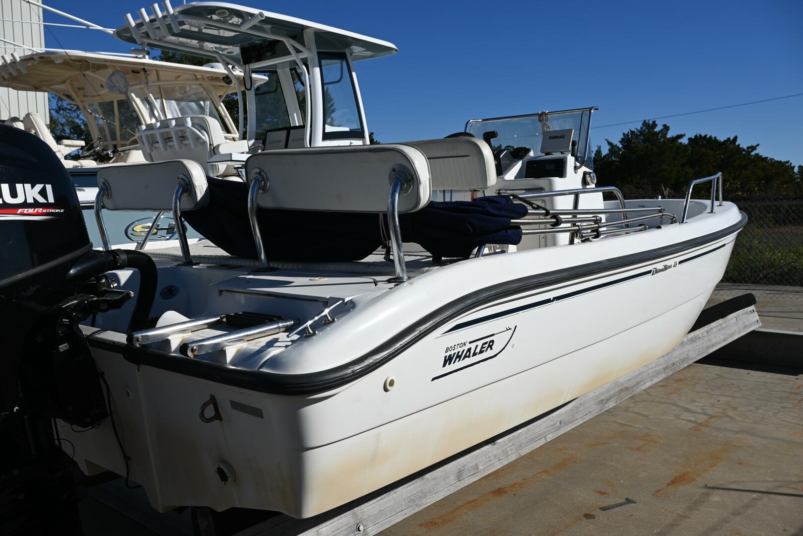 Slide: The Image of Boston Whaler 18 2000 - 4050109