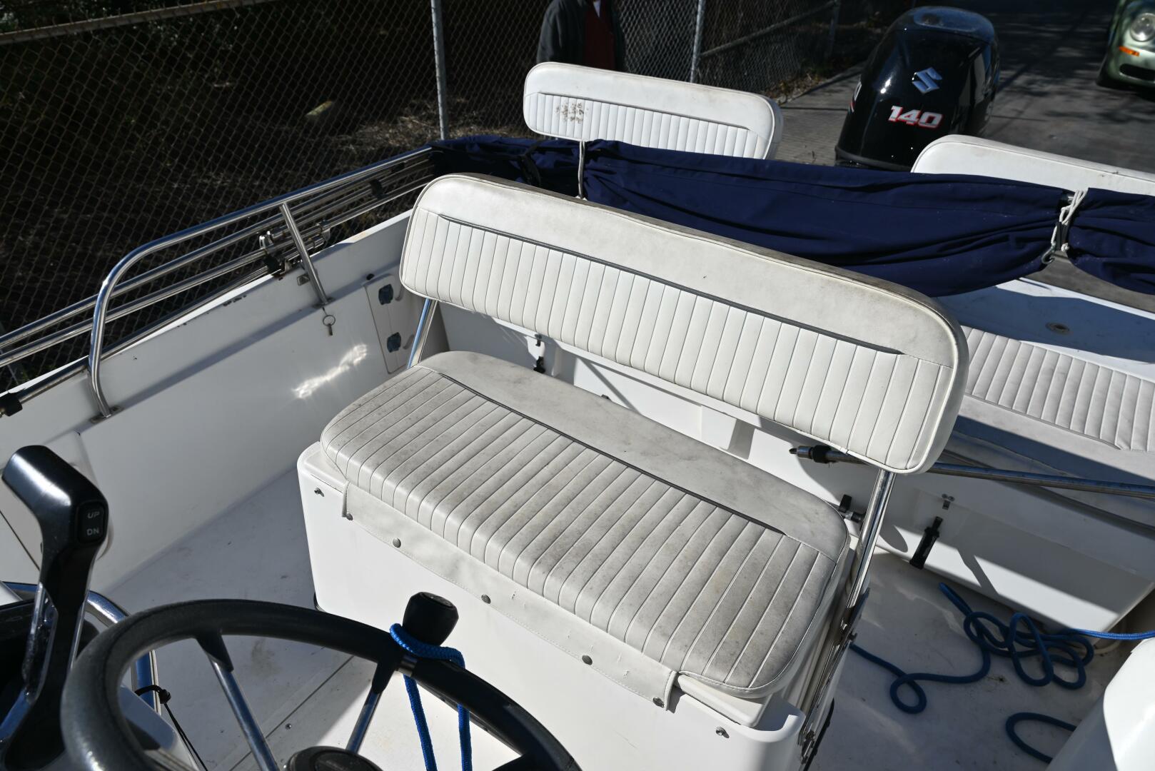 Slide: The Image of Boston Whaler 18 2000 - 4050205