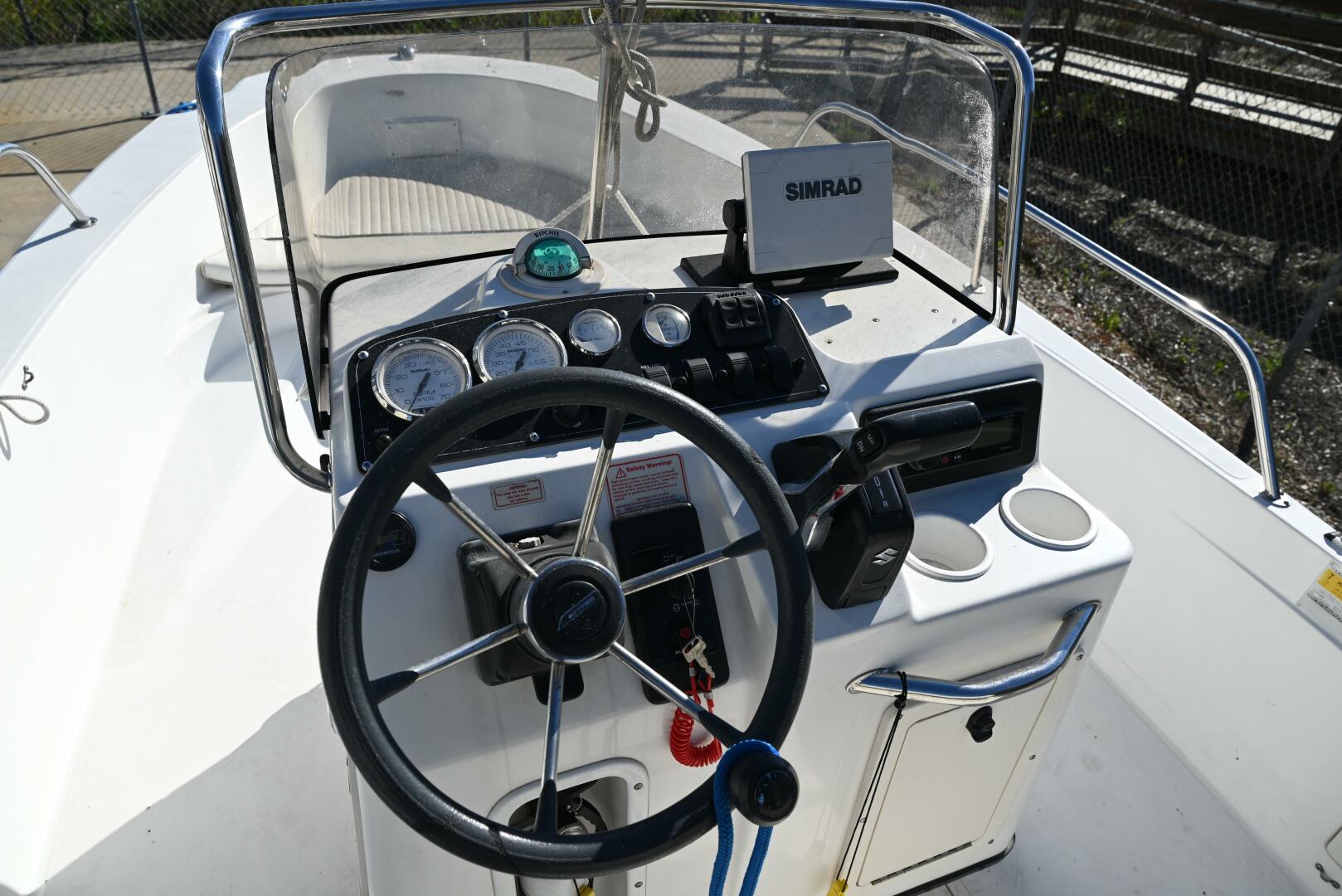 Slide: The Image of Boston Whaler 18 2000 - 4050209