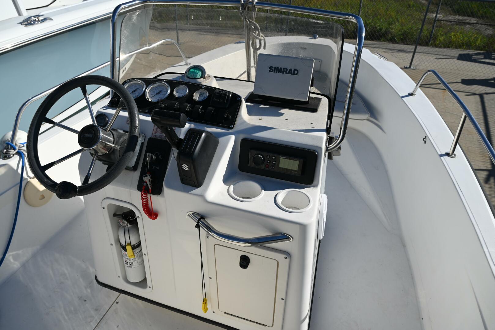 Slide: The Image of Boston Whaler 18 2000 - 4050214