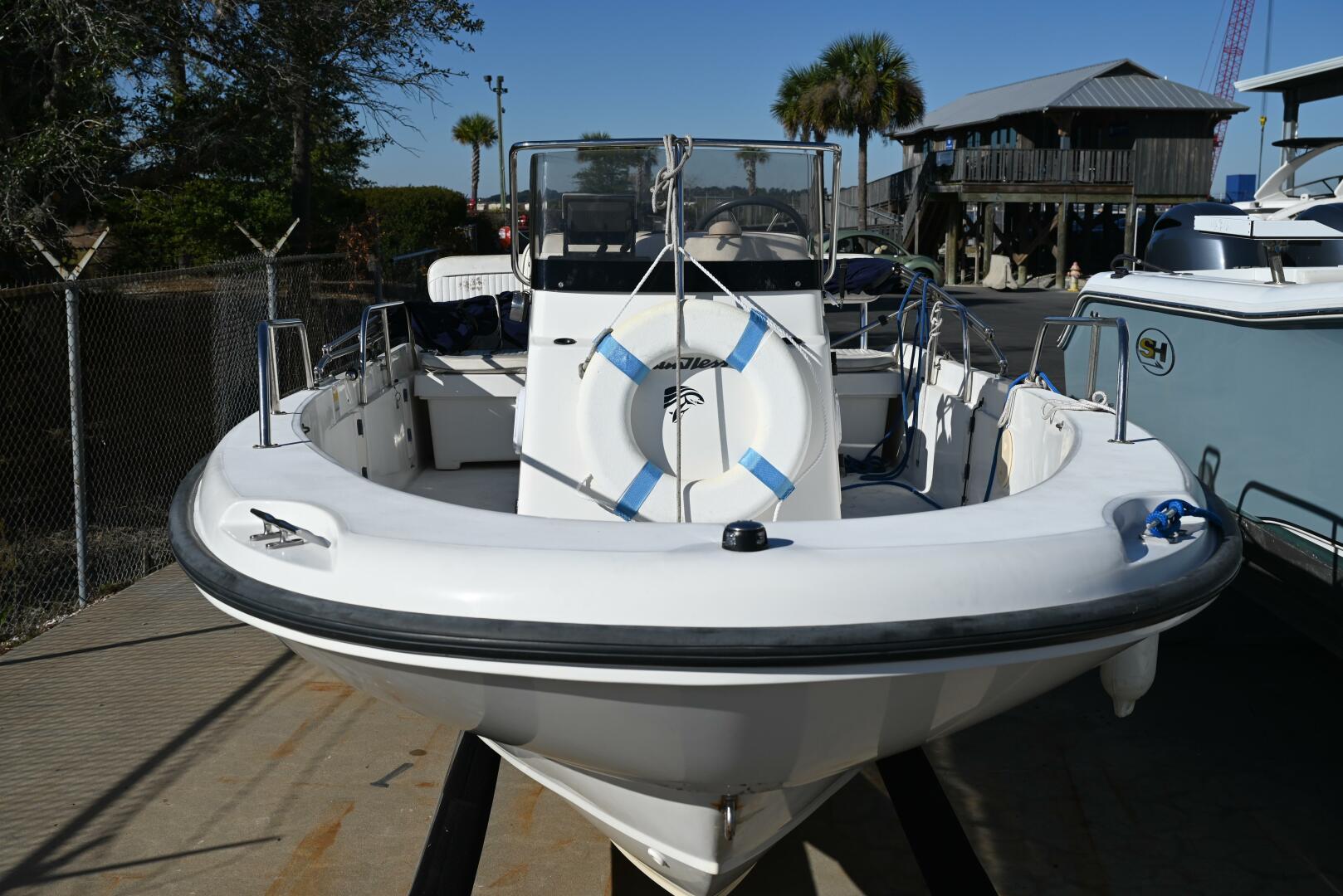 Slide: The Image of Boston Whaler 18 2000 - 4050386
