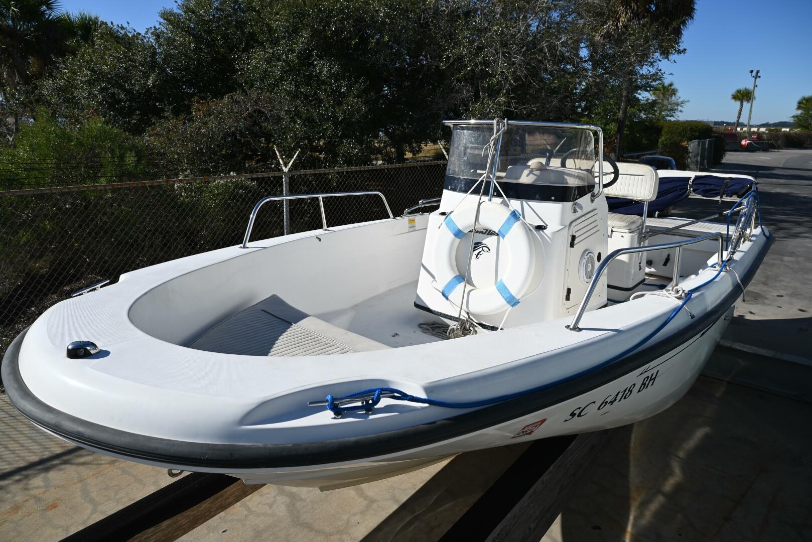 Slide: The Image of Boston Whaler 18 2000 - 4050389