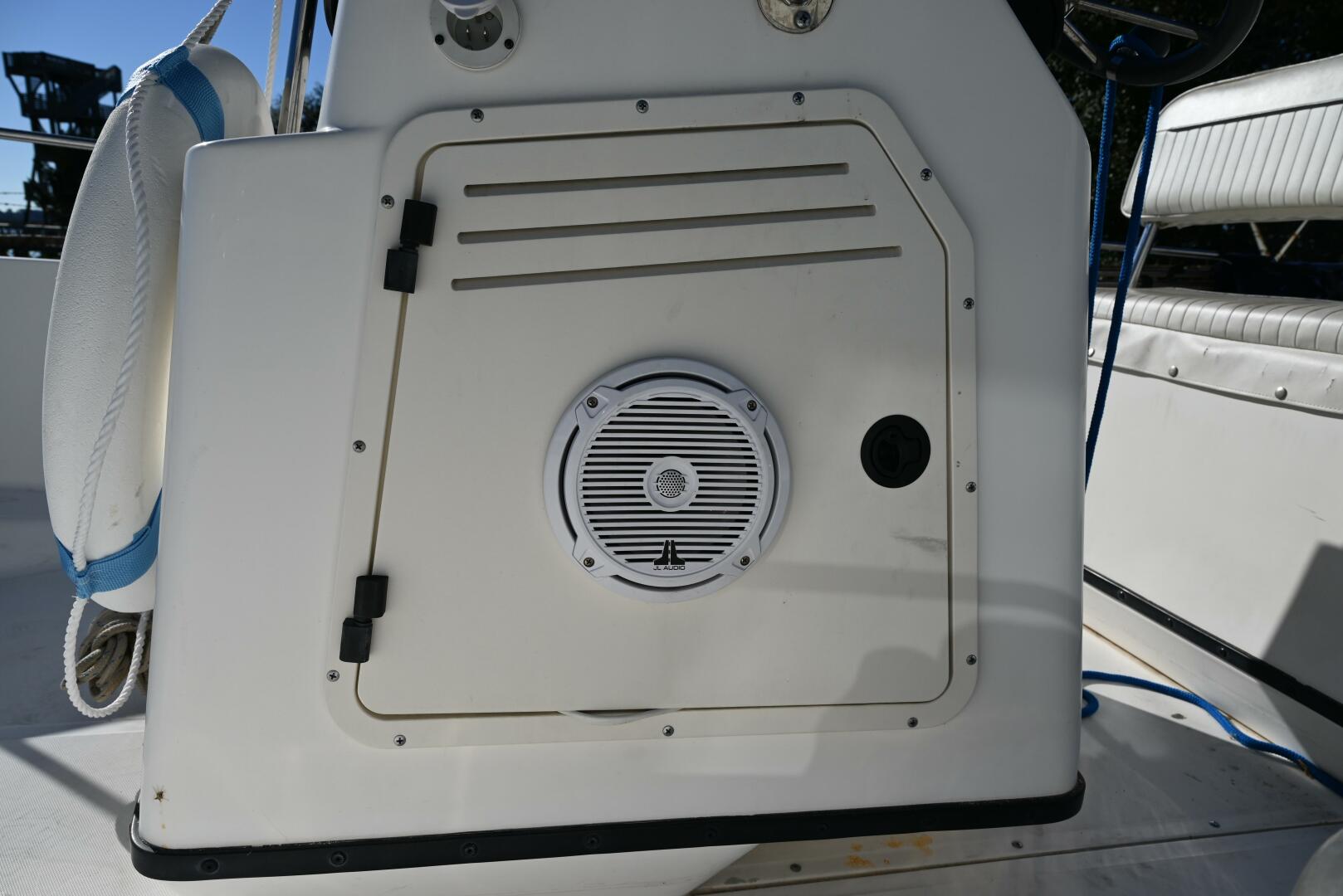 Slide: The Image of Boston Whaler 18 2000 - 4050391