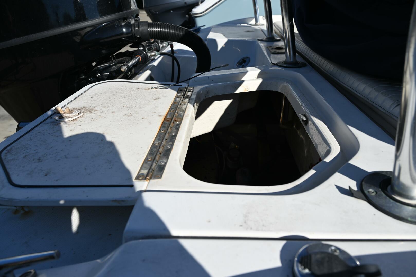 Slide: The Image of Boston Whaler 18 2000 - 4050402