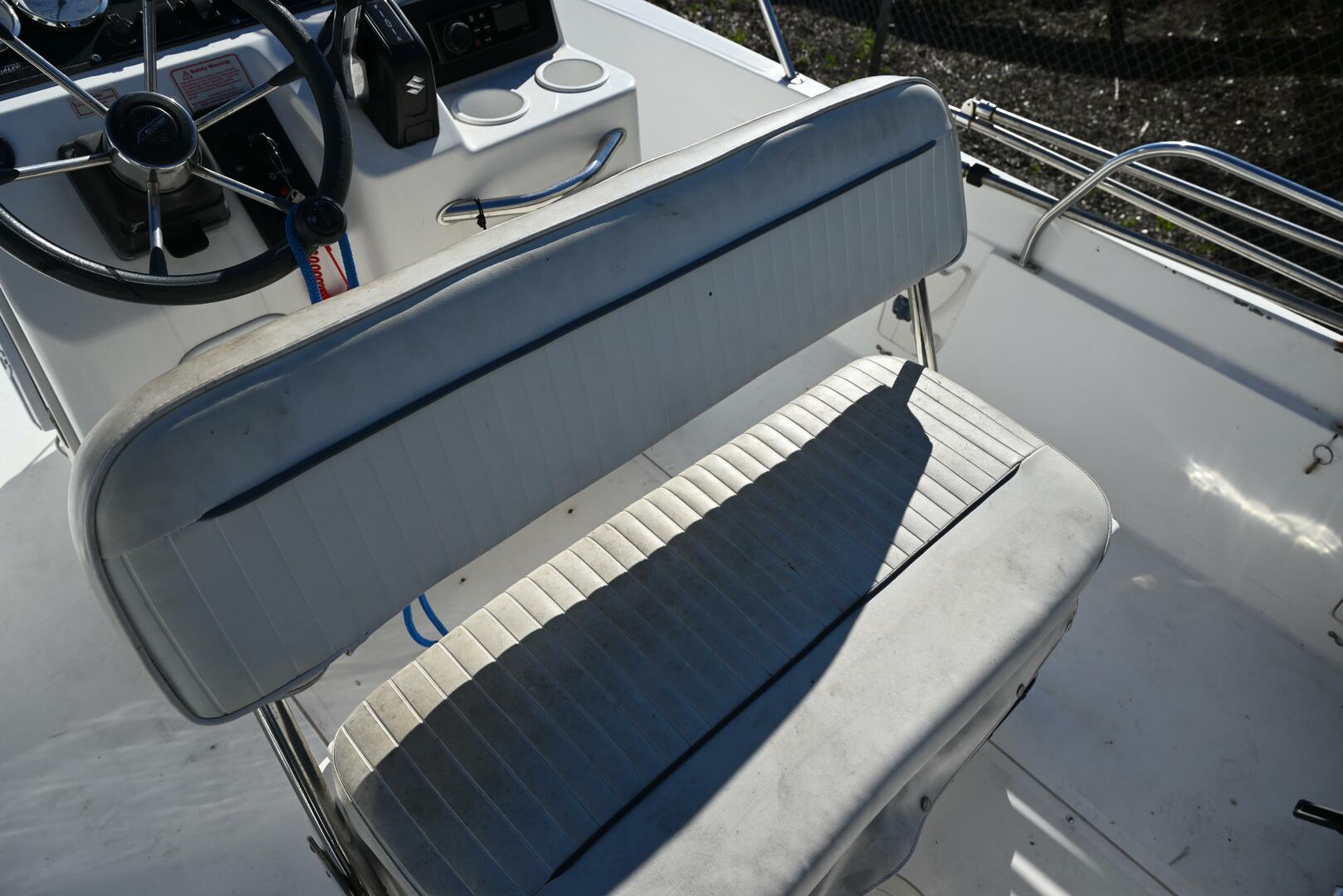 Slide: The Image of Boston Whaler 18 2000 - 4050420