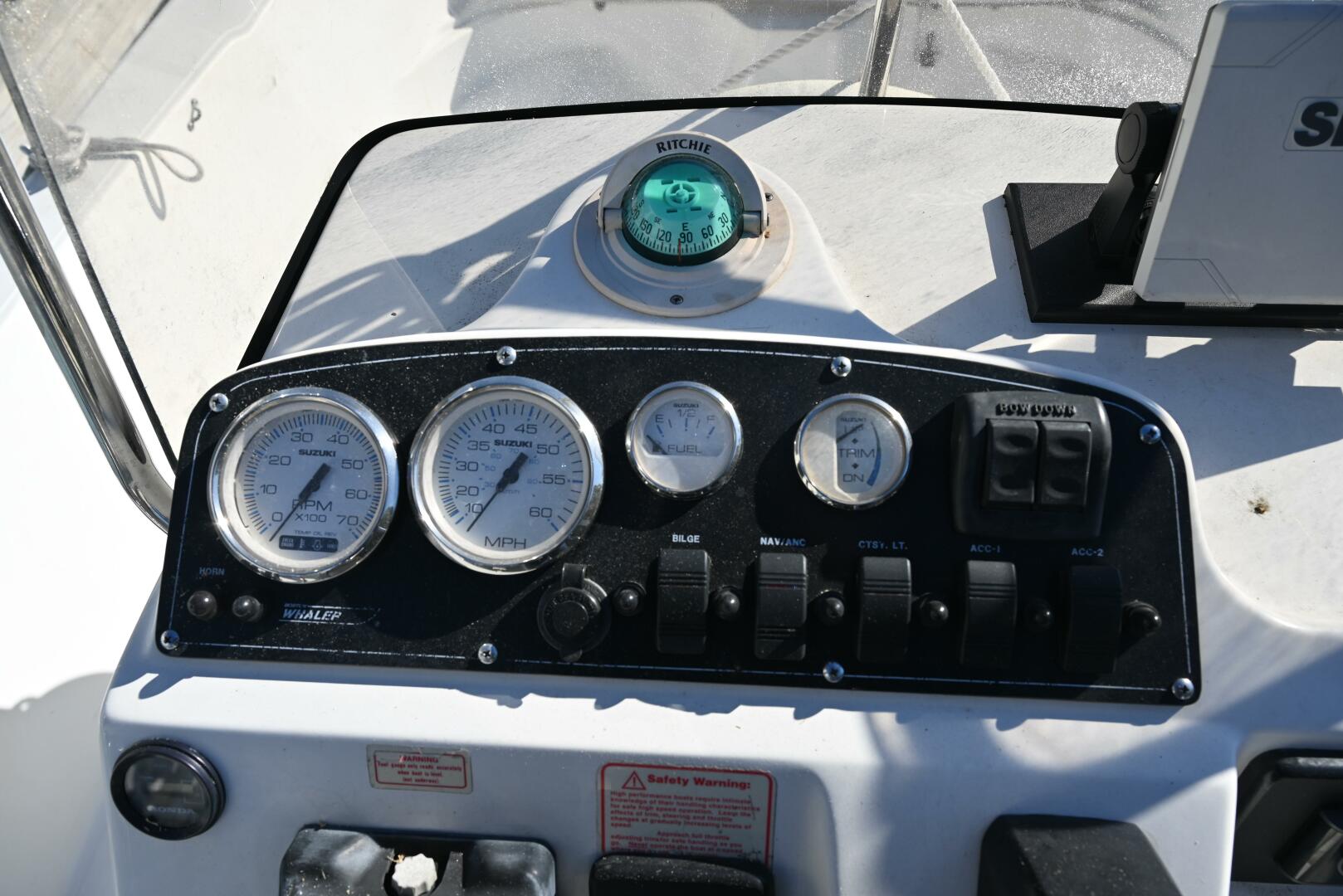 Slide: The Image of Boston Whaler 18 2000 - 4050433