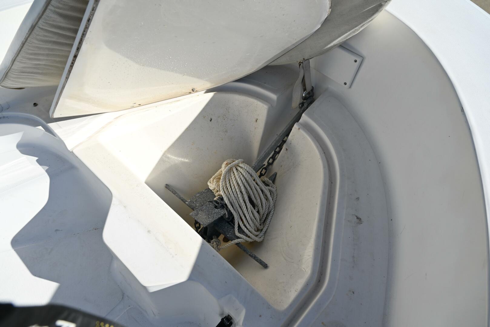 Slide: The Image of Boston Whaler 18 2000 - 4050434