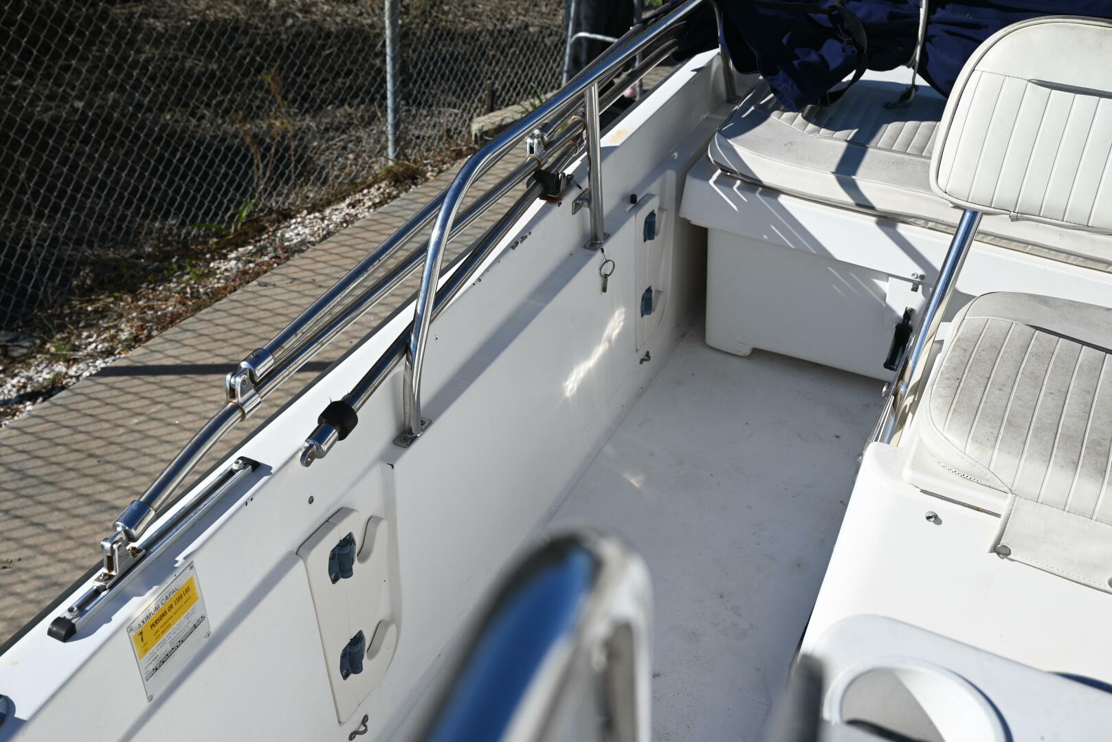Slide: The Image of Boston Whaler 18 2000 - 4050437